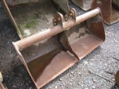 VOLVO 36" 3t EXCAVATOR BUCKET 35mm PINS [NO VA]