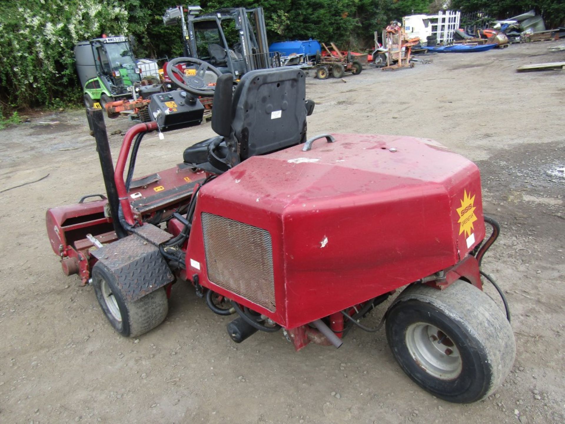 SISIS GREENSTAR TRIPLE CUT MOWER, 2338 HOURS NOT WARRANTED [NO VAT] - Image 3 of 5