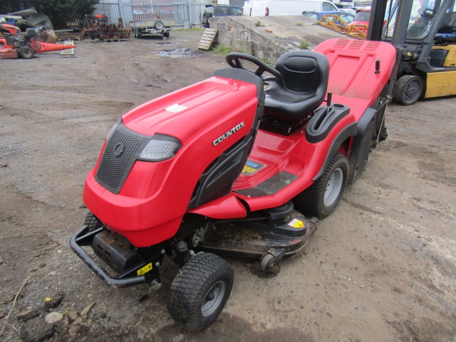 COUNTAX RIDE ON MOWER C/W GRASS COLLECTOR (DIRECT COUNCIL) [WH090] [+ VAT] - Image 2 of 4