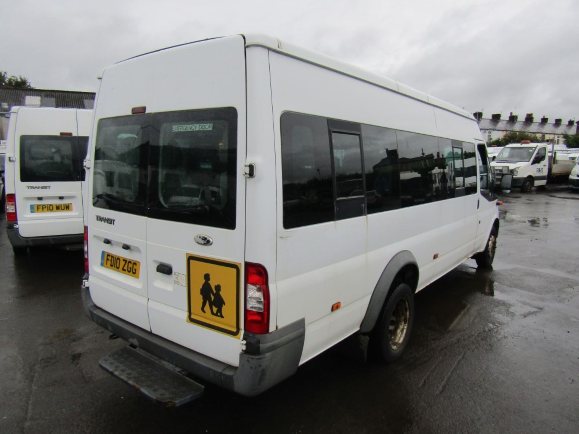 10 reg FORD TRANSIT 115 T430 17S RWD MINIBUS (DIRECT COUNCIL) 1ST REG 06/10, TEST 04/23, 105962M, V5 - Image 4 of 7