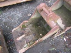 VOLVO 18" 3t EXCAVATOR BUCKET 35mm PINS [NO VAT]