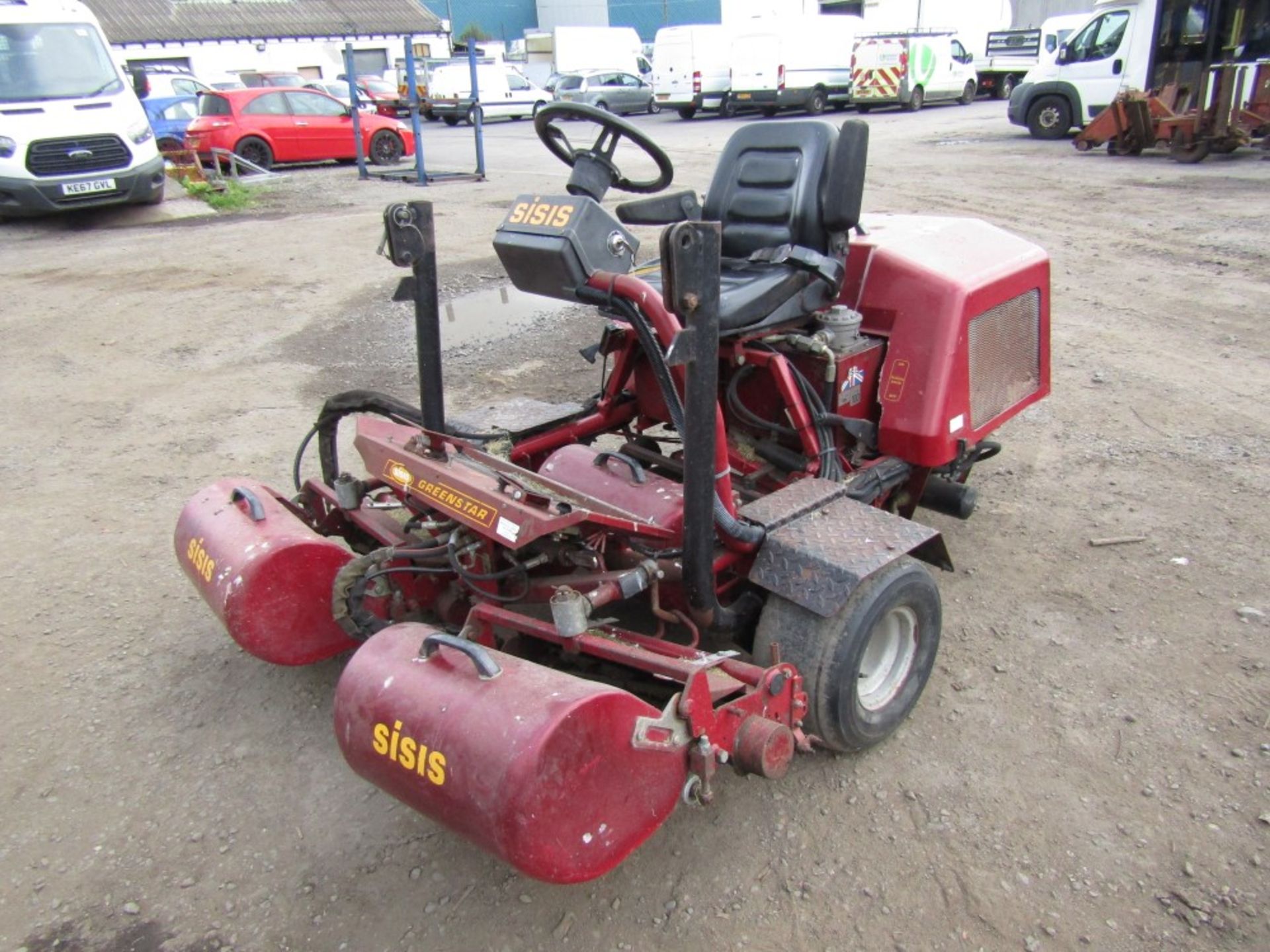 SISIS GREENSTAR TRIPLE CUT MOWER, 2338 HOURS NOT WARRANTED [NO VAT] - Image 2 of 5