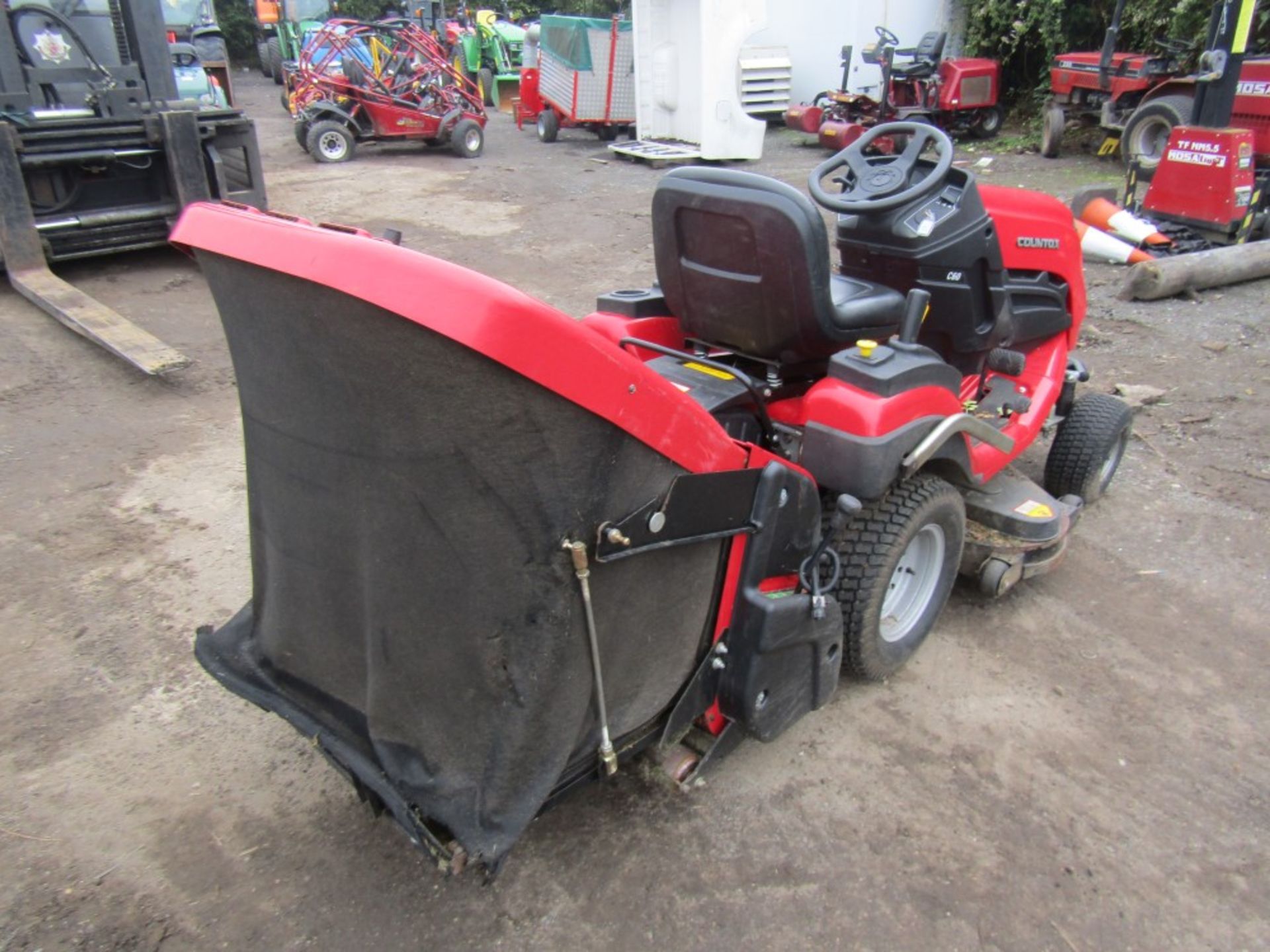 COUNTAX RIDE ON MOWER C/W GRASS COLLECTOR (DIRECT COUNCIL) [WH090] [+ VAT] - Image 4 of 4