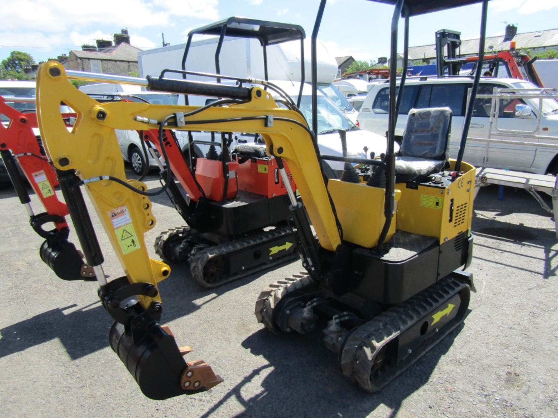 2021 JPC MINI DIGGER ON RUBBER TRACKS C/W BLADE & PIPED FOR BREAKER, 32 HOURS [+ VAT]