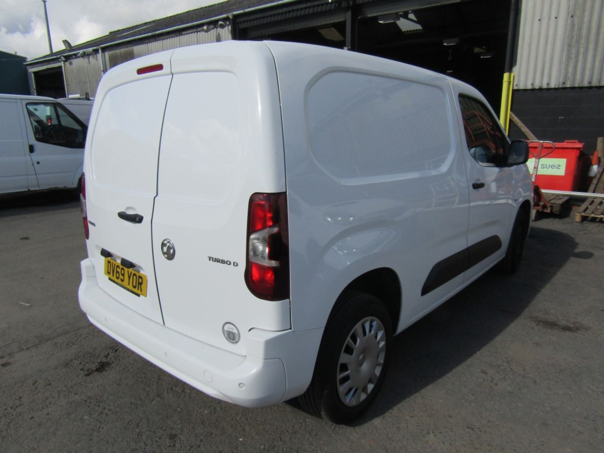 69 reg VAUXHALL COMBO 2300 SPORTIVE S/S, 1ST REG 09/19, 76025M, V5 HERE, 1 FORMER KEEPER [NO VAT] - Image 4 of 7