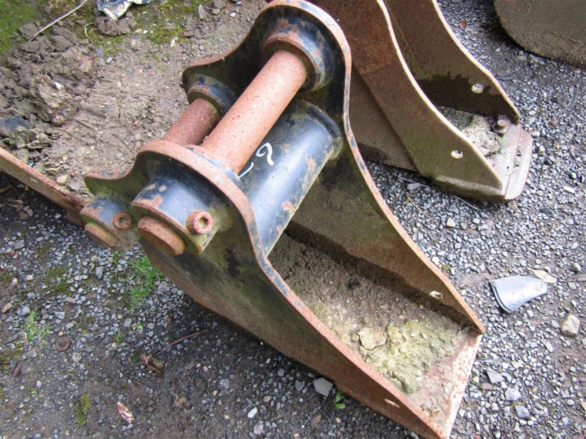 VOLVO 9" 3t EXCAVATOR BUCKET 35mm PINS [NO VAT]