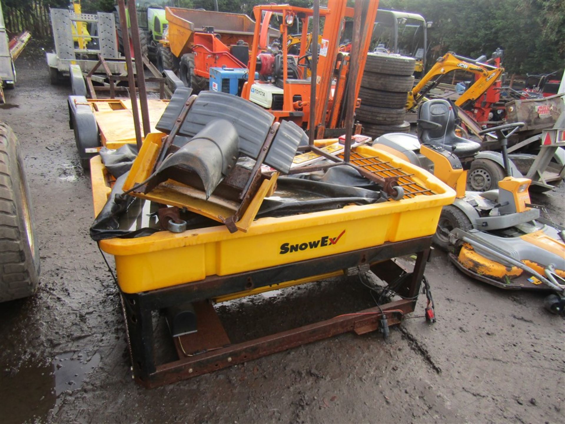 SNOWEX V-MAXX GRITTING BODY C/W SPINNER & CONTROL UNIT [+ VAT]