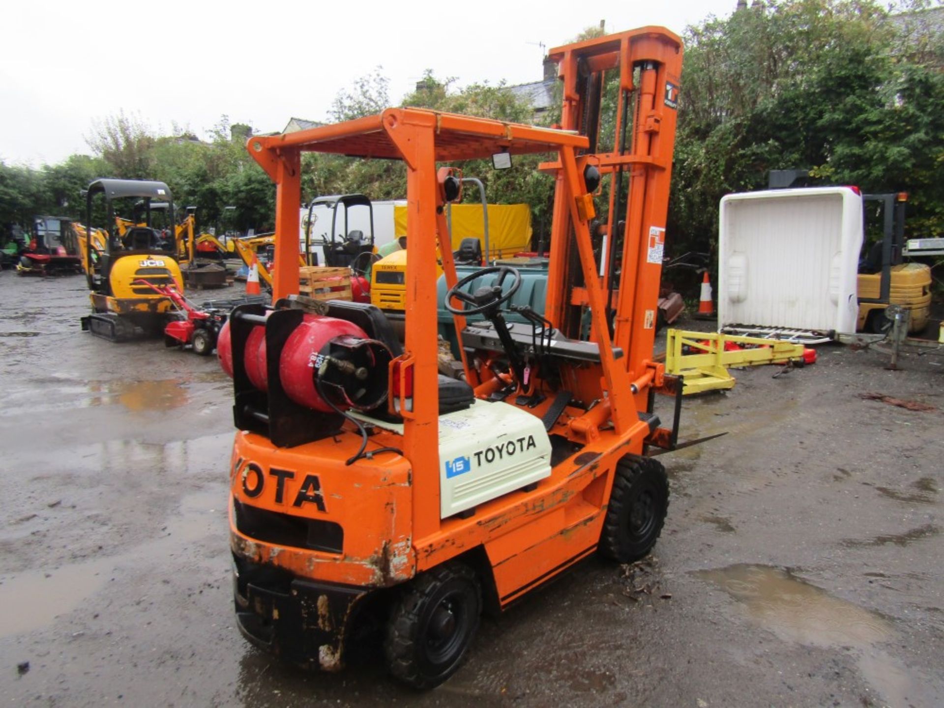 TOYOTA 1.5T GAS & PETROL HIGH, TRIPLE, FREE LIFT FORKLIFT, FULL LOLER TEST, 1495 HRS WARRANTED [+ VA - Image 4 of 6