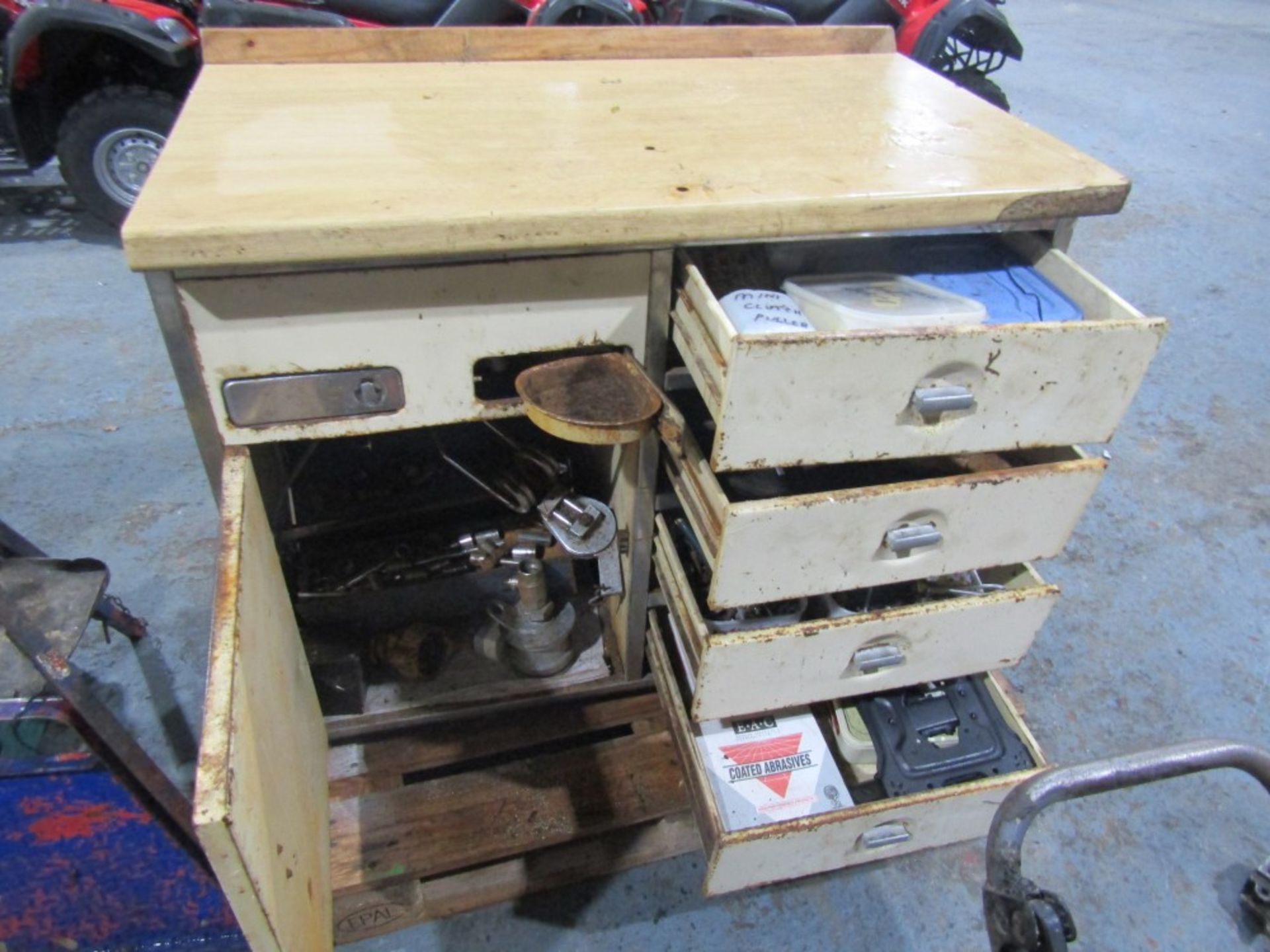 METAL TOOL CABINET & GARAGE TOOLS [NO VAT]