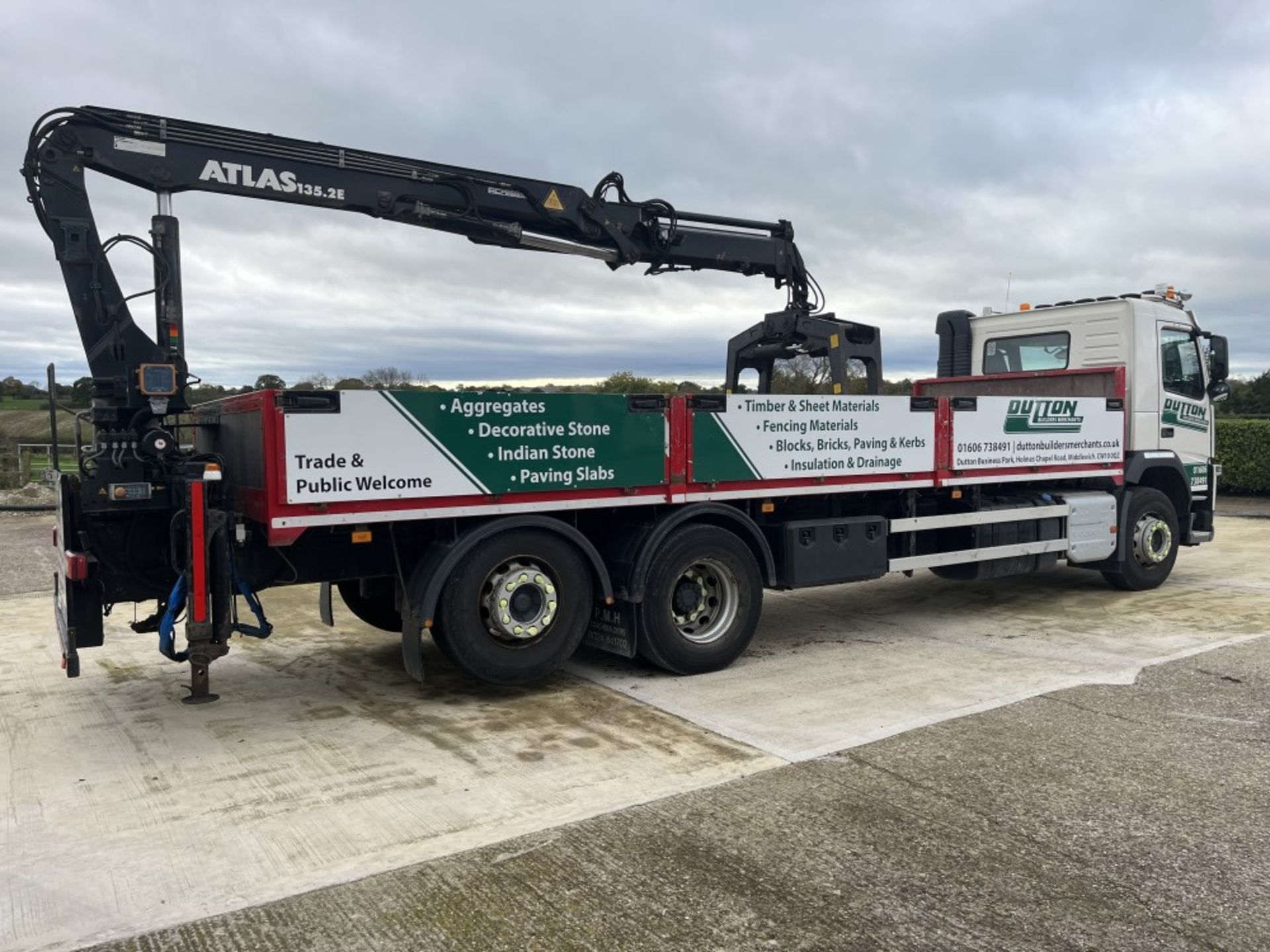 14 reg VOLVO FM DROPSIDE C/W REAR MOUNTED ATLAS 135.2E CRANE & BRICK GRAB (LOCATION MIDDLEWICH) - Image 4 of 11