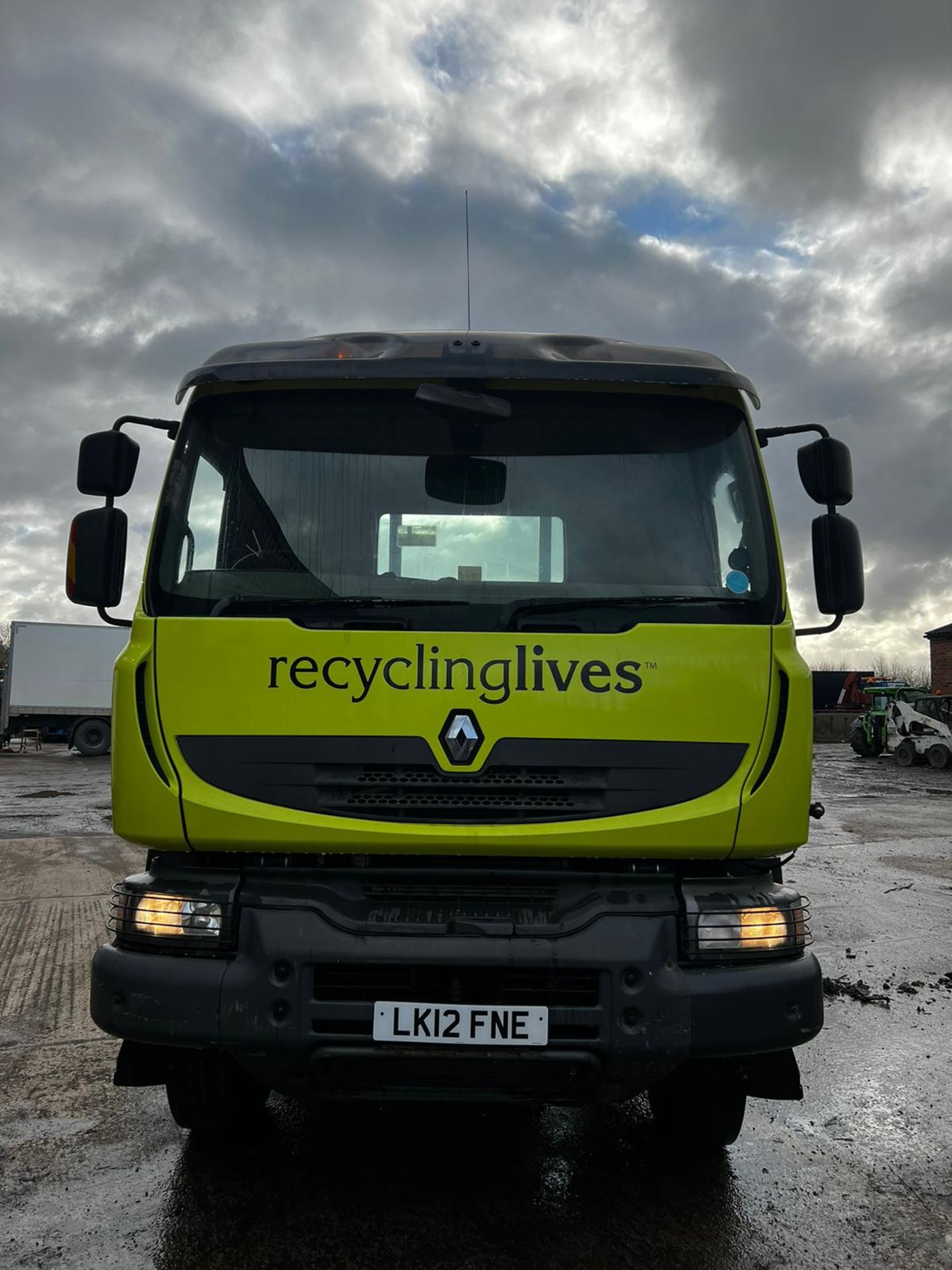 12 reg RENAULT MIDLAM HOOK LOADER C/W EASY SHEET (LOCATION PRESTON) 1ST REG 07/12, 482165KM, NO V5