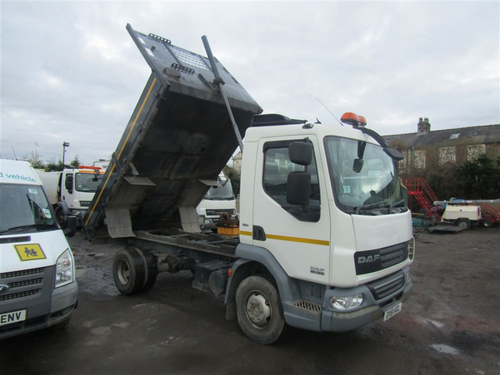 61 reg LEYLAND DAF LF45.160 08 TIPPER, 1ST REG 09/11, TEST 11/22, 198723KM, V5 HERE, 1 FORMER KEEPER - Image 8 of 9