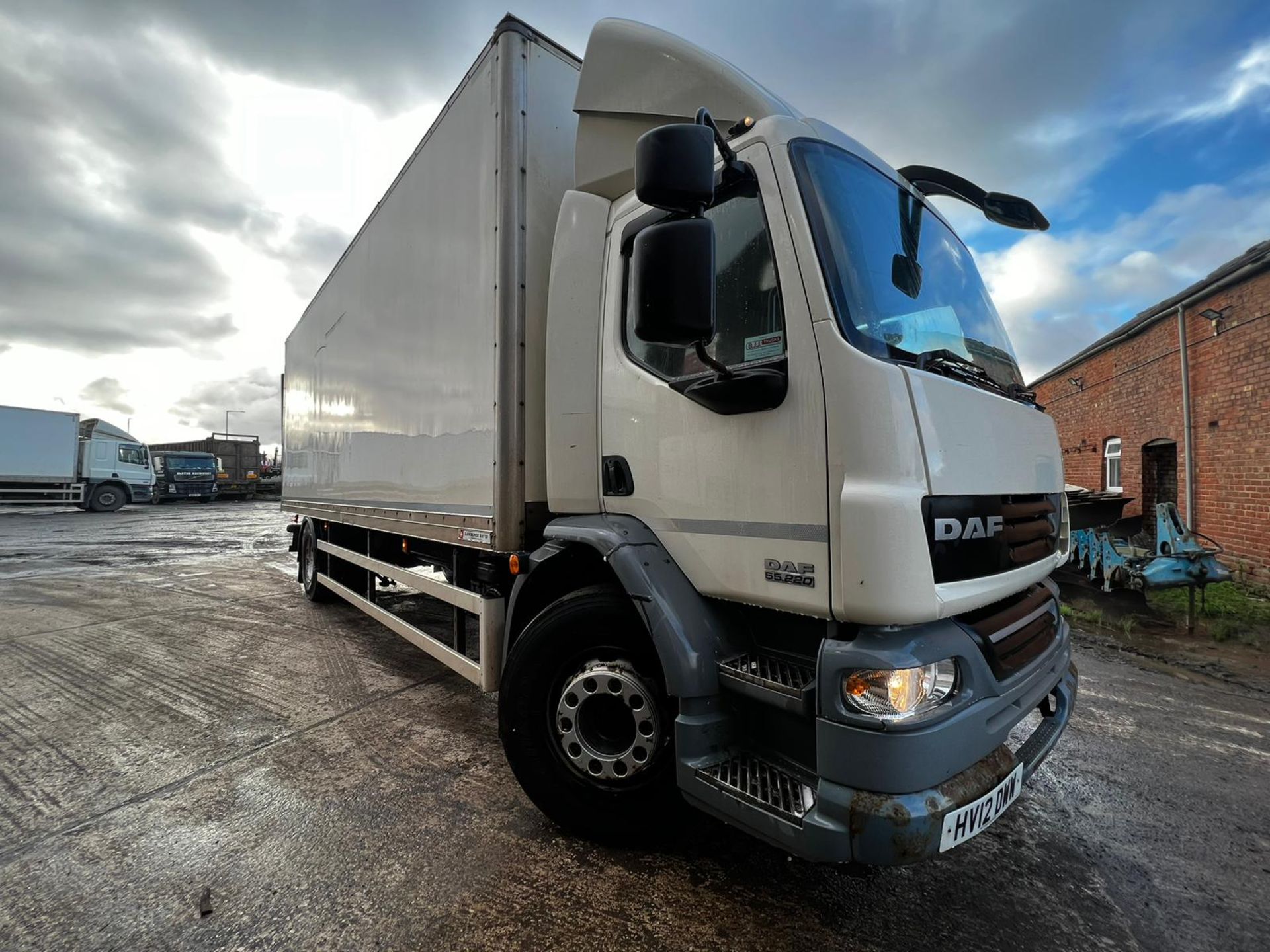 12 reg DAF LF 55.220 BOX VAN C/W TAIL LIFT (LOCATION PRESTON) 1ST REG 04/12, 304843KM (RING FOR