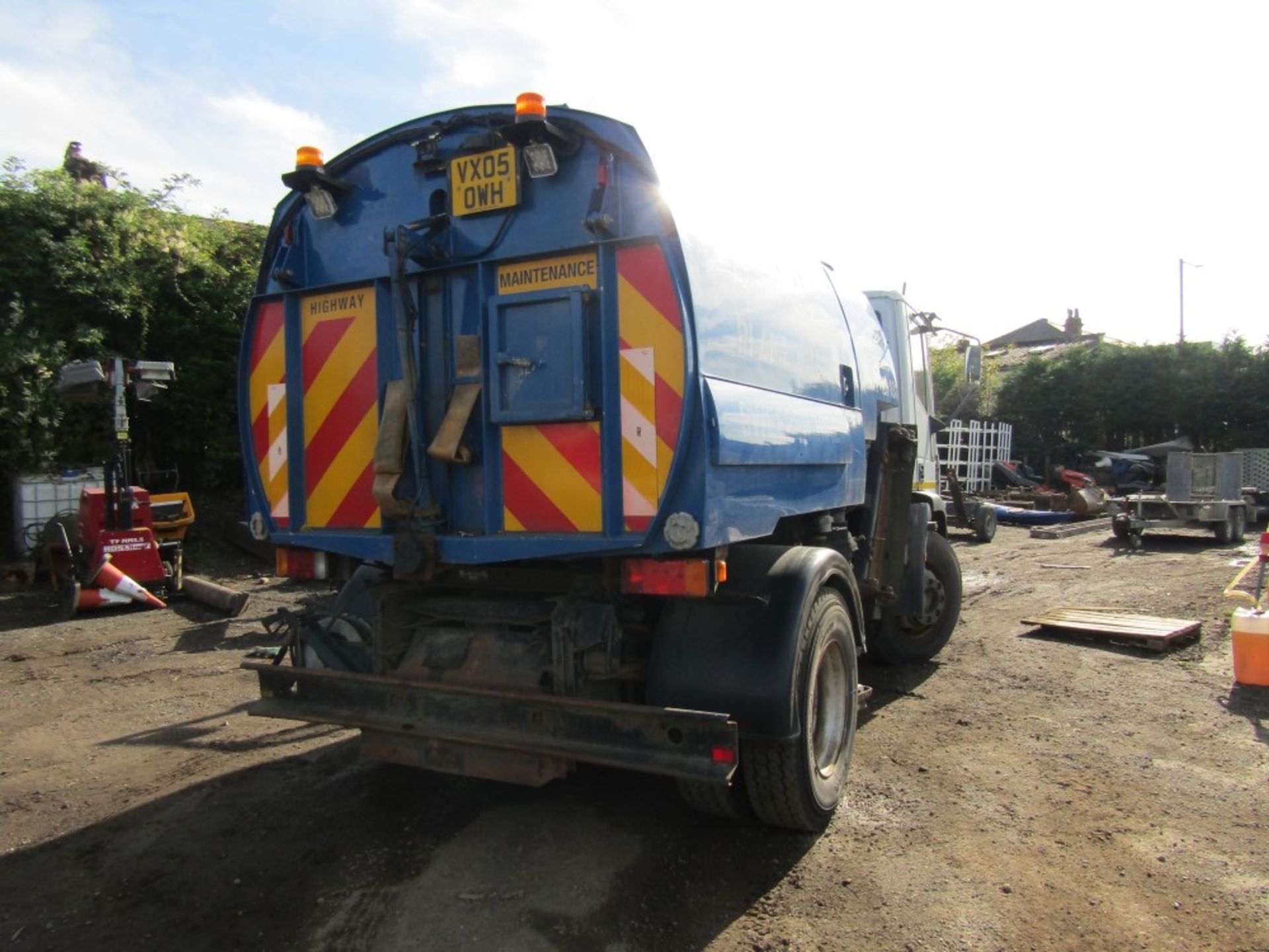 05 reg IVECO ML150E21K SWEEPER, 1ST REG 07/05, 105864KM, V5 HERE, 2 FORMER KEEPERS [+ VAT] - Image 4 of 6