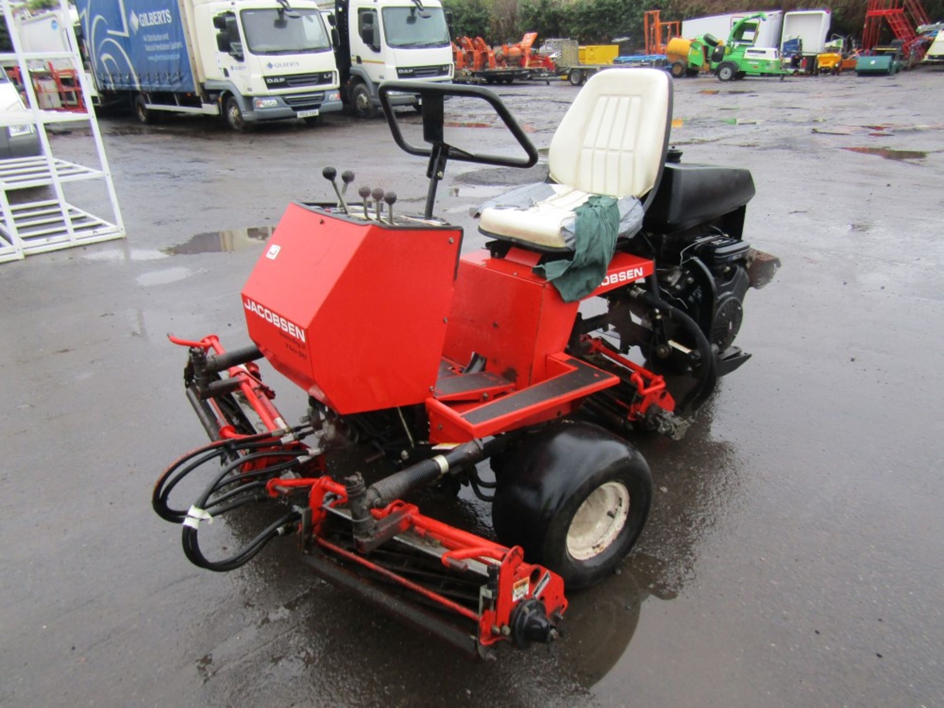 JACOBSEN GREENS KING IV V-TWIN OHV RIDE ON MOWER, 1403 HOURS [+ VAT] - Image 2 of 5