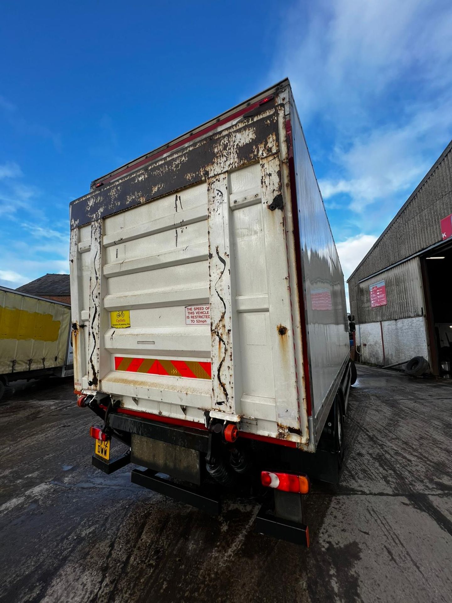 12 reg DAF LF 55.220 BOX VAN C/W TAIL LIFT (LOCATION PRESTON) 1ST REG 04/12, 304843KM (RING FOR - Image 6 of 17