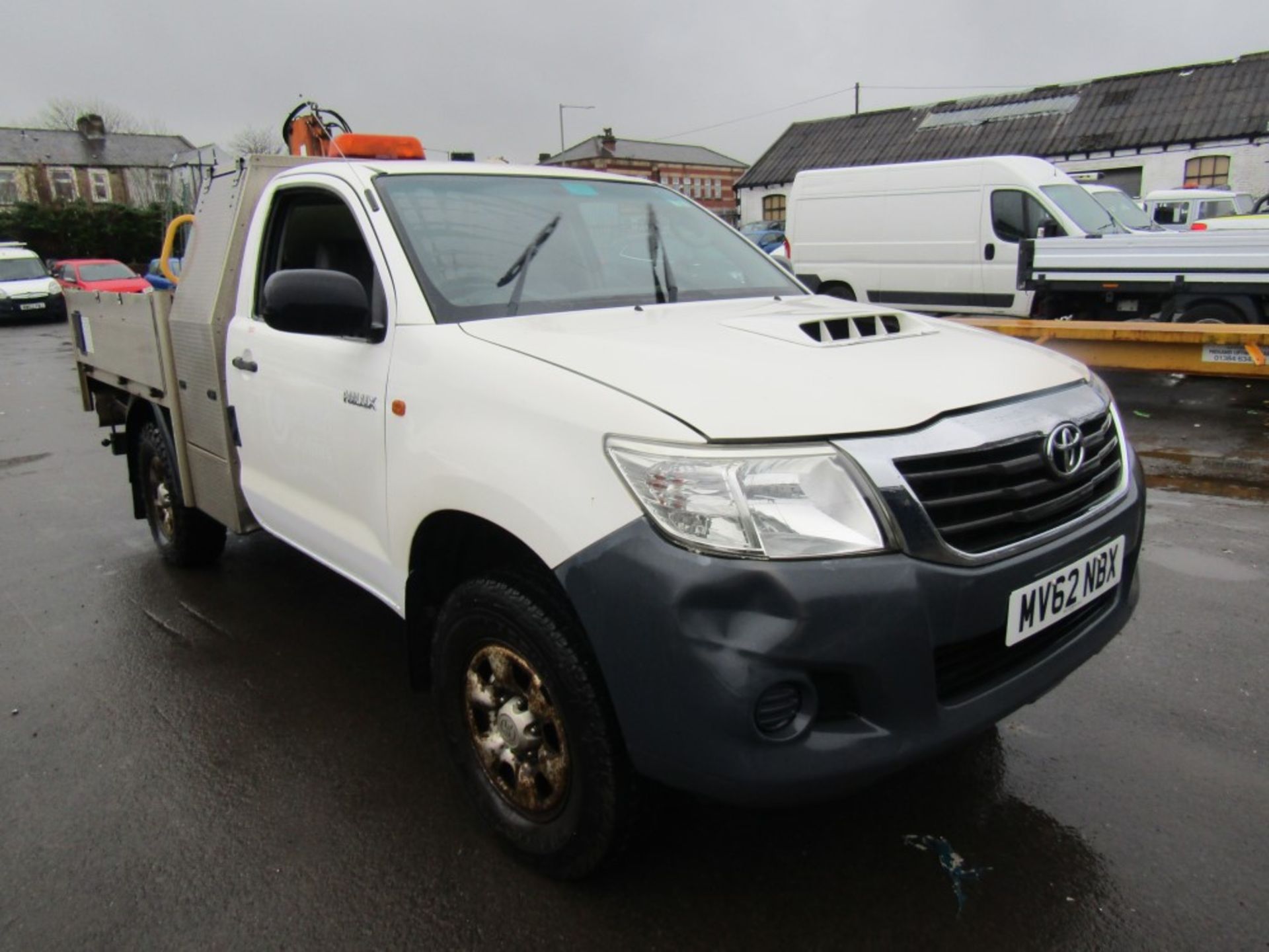 62 reg TOYOTA HILUX HL2 D-4D 4 X 4 S/C C/W HYD CRANE (DIRECT UNITED UTILITIES WATER) 1ST REG 01/