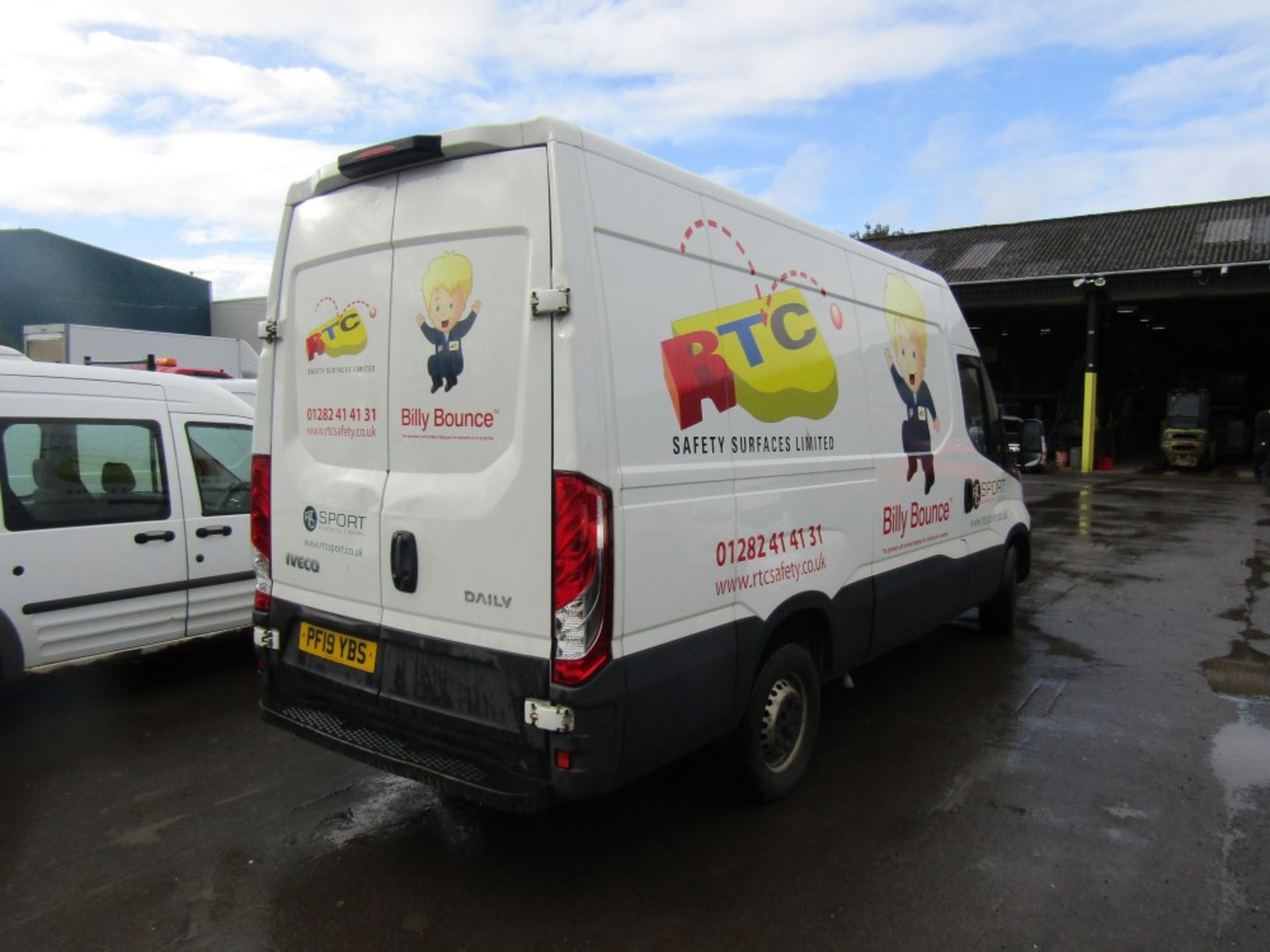 19 reg IVECO DAILY 35S14V (NOISY ENGINE) 1ST REG 07/19, 112257M. V5 HERE, 1 OWNER FROM NEW [NO VAT] - Image 4 of 7