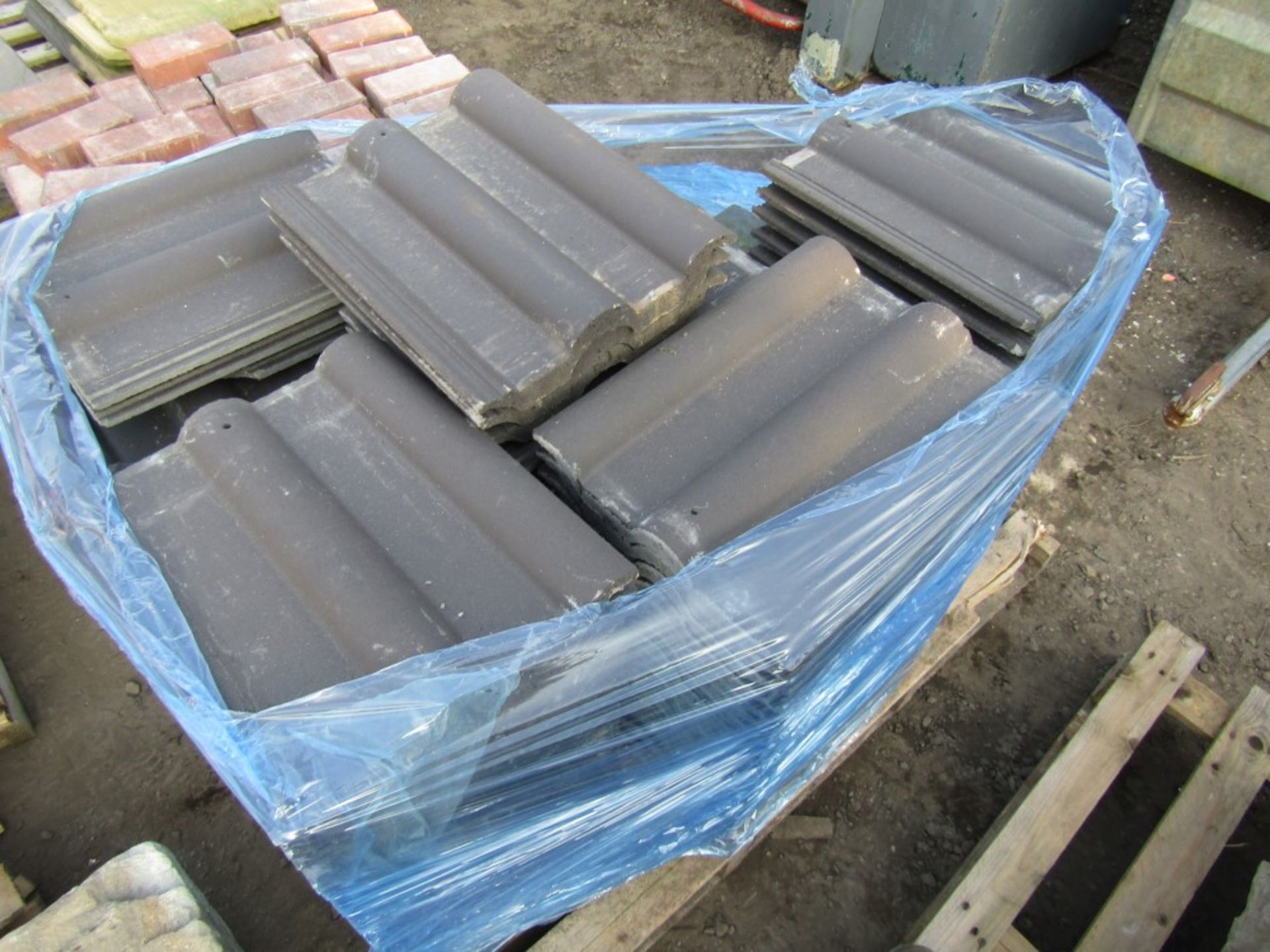 PALLET OF ROOFING TILES [NO VAT]