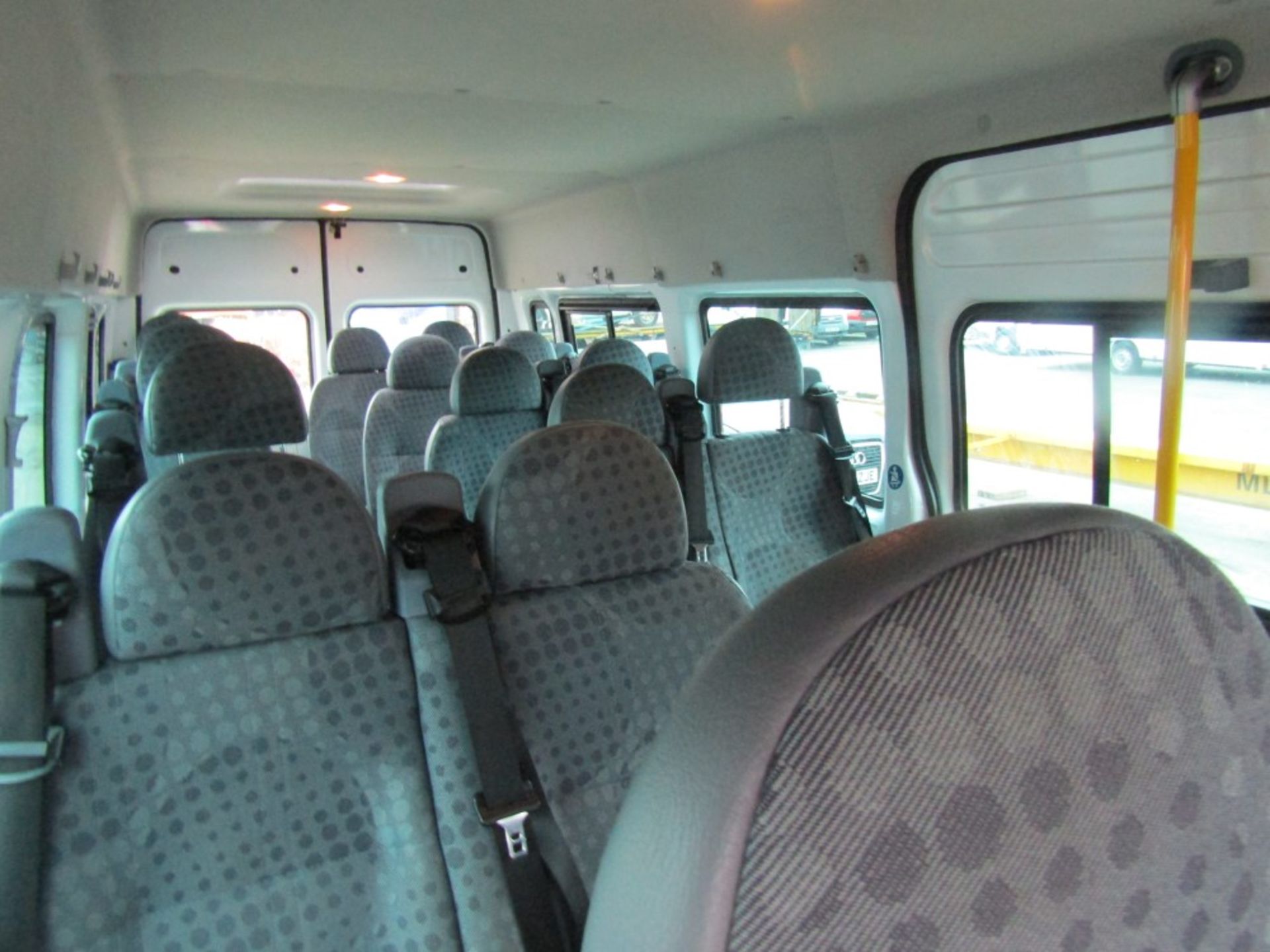 63 reg FORD TRANSIT 135 T430 RWD MINIBUS (DIRECT COUNCIL) 1ST REG 09/13, TEST 08/23, 84344M, V5 - Image 5 of 7