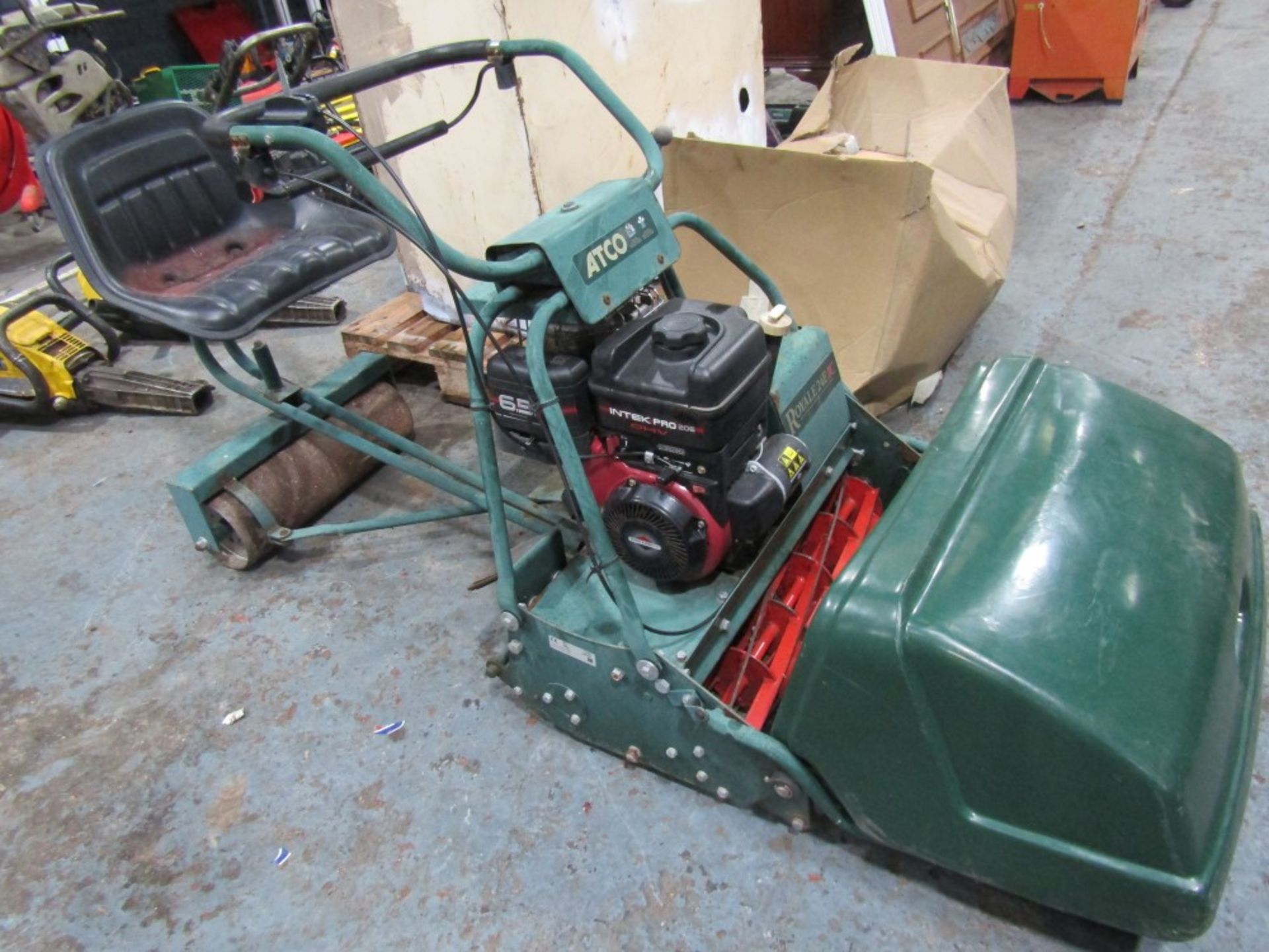 ATCO ROYALE 24E 1/C CYLINDER RIDE ON MOWER [NO VAT]