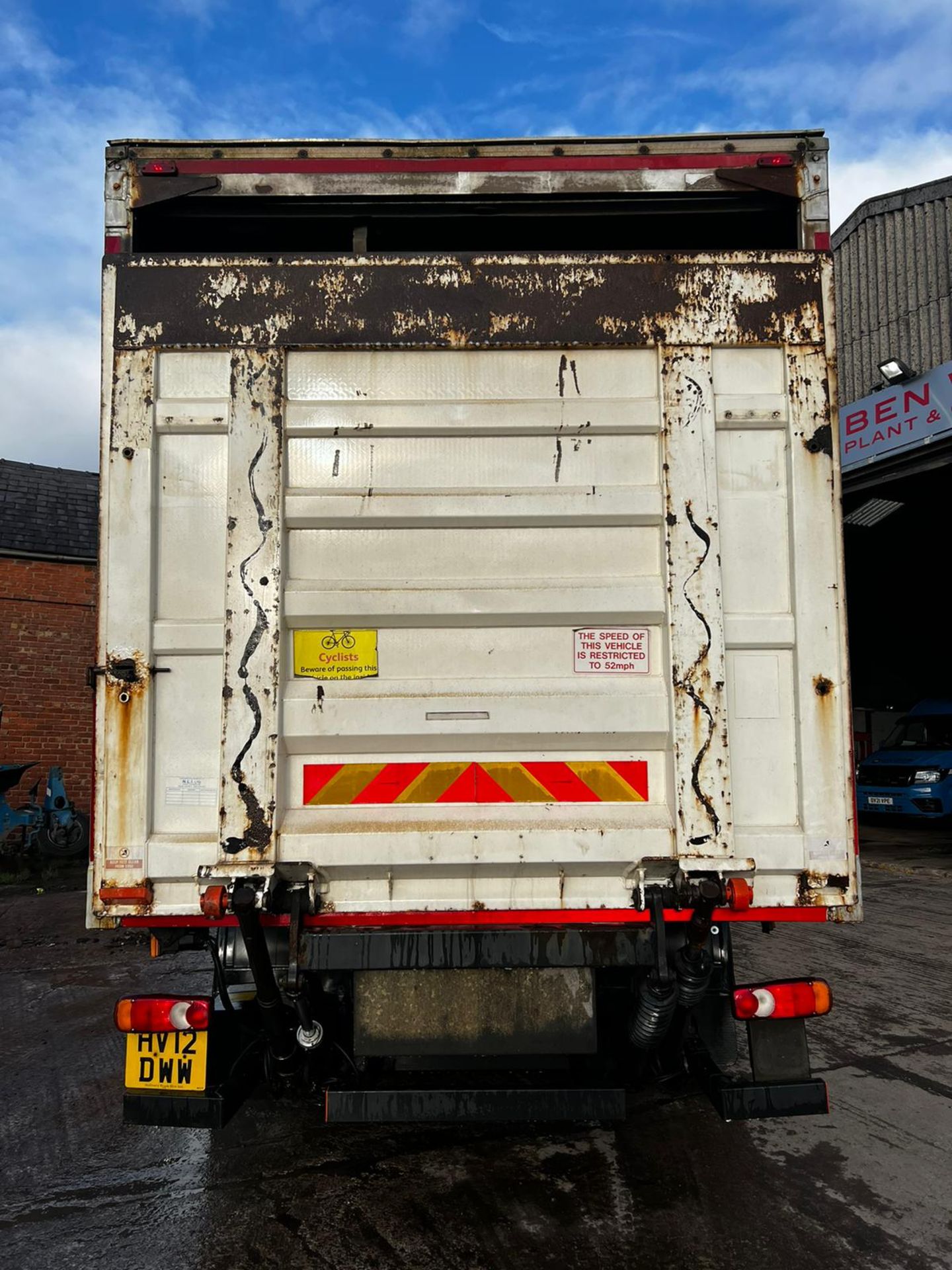 12 reg DAF LF 55.220 BOX VAN C/W TAIL LIFT (LOCATION PRESTON) 1ST REG 04/12, 304843KM (RING FOR - Image 5 of 17