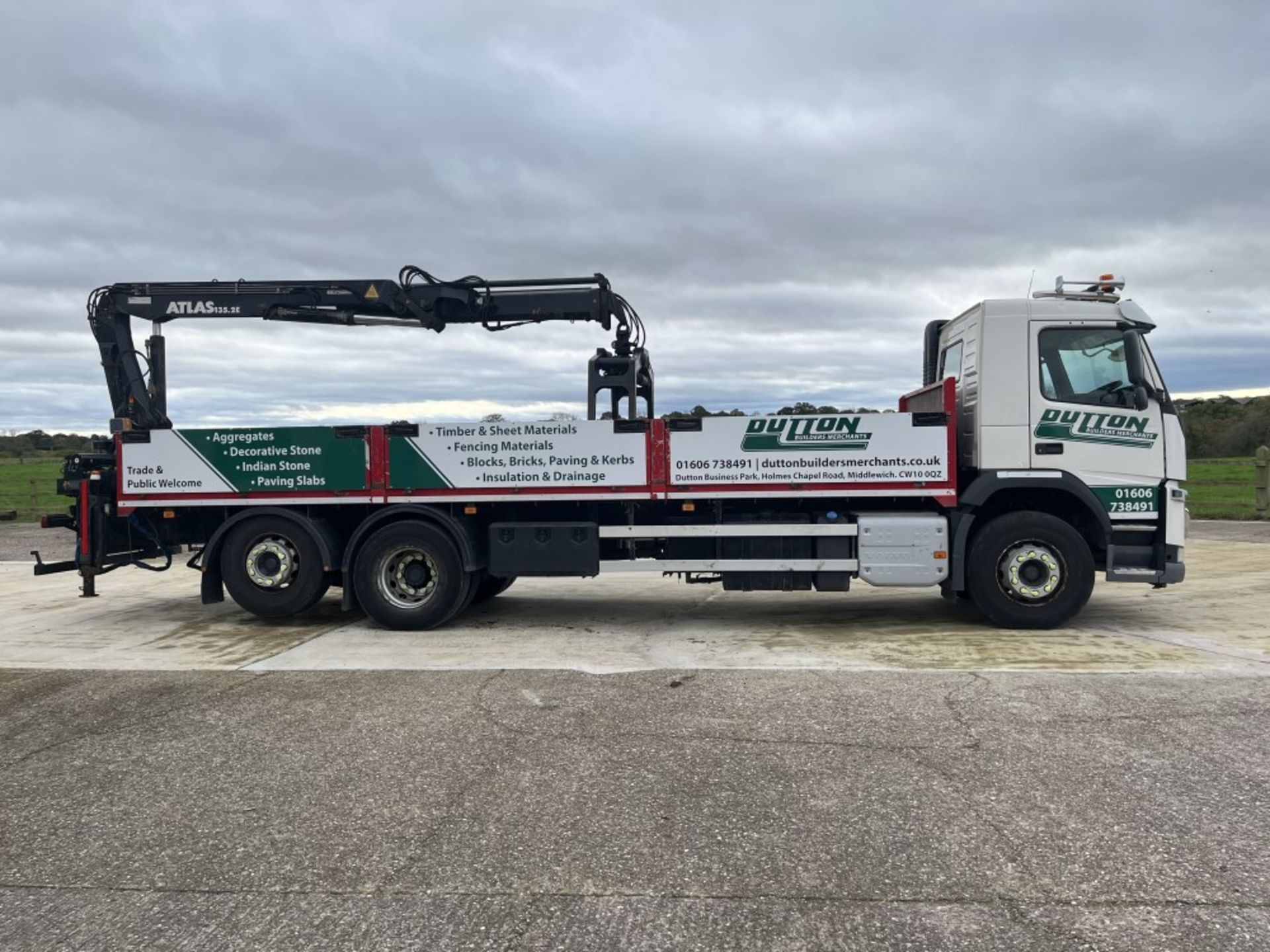 14 reg VOLVO FM DROPSIDE C/W REAR MOUNTED ATLAS 135.2E CRANE & BRICK GRAB (LOCATION MIDDLEWICH) - Image 3 of 11