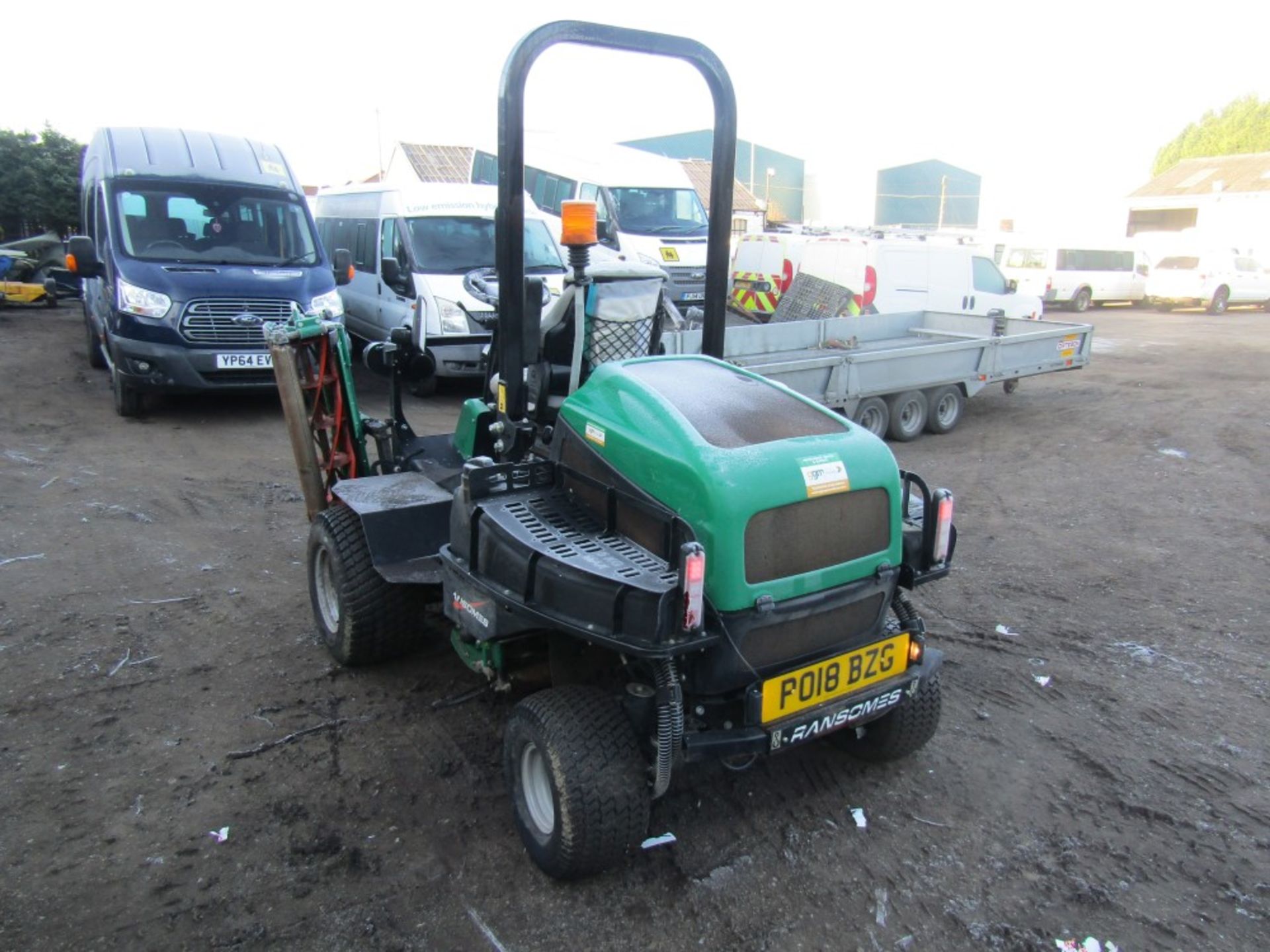 18 reg RANSOMES PARKWAY 3 TRIPLE RIDE ON MOWER (DIRECT COUNCIL) 1ST REG 05/18, 223 HOURS - Image 3 of 5