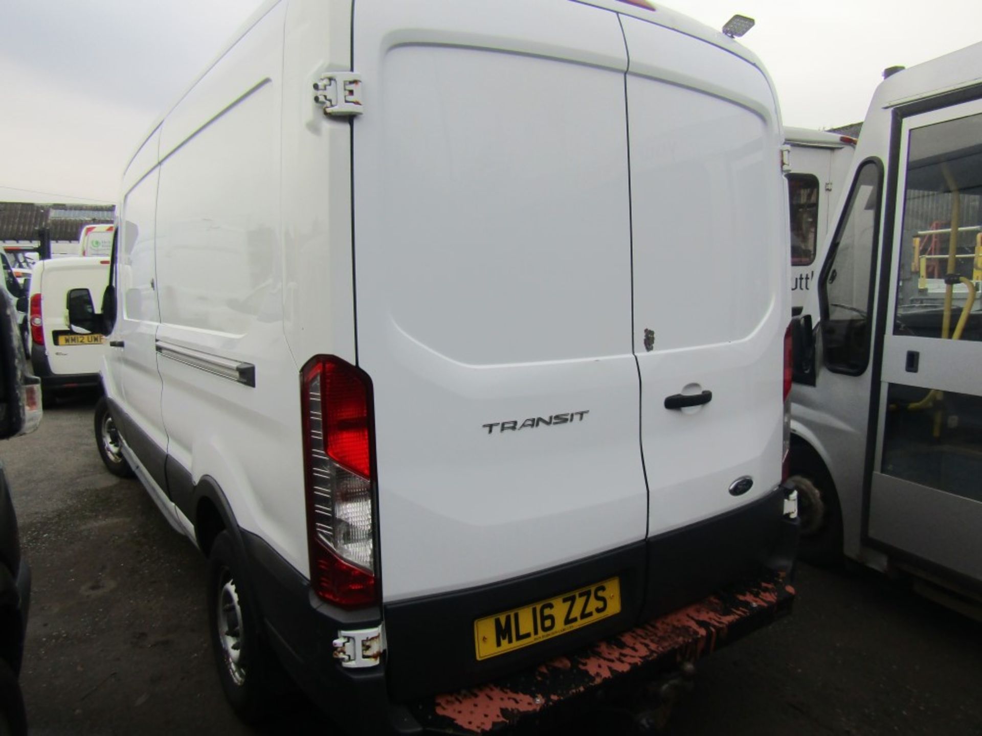 16 reg FORD TRANSIT 350, 1ST REG 03/16, 112563M NOT WARRANTED, V5 HERE, 1 FORMER KEEPER [+ VAT] - Image 3 of 7