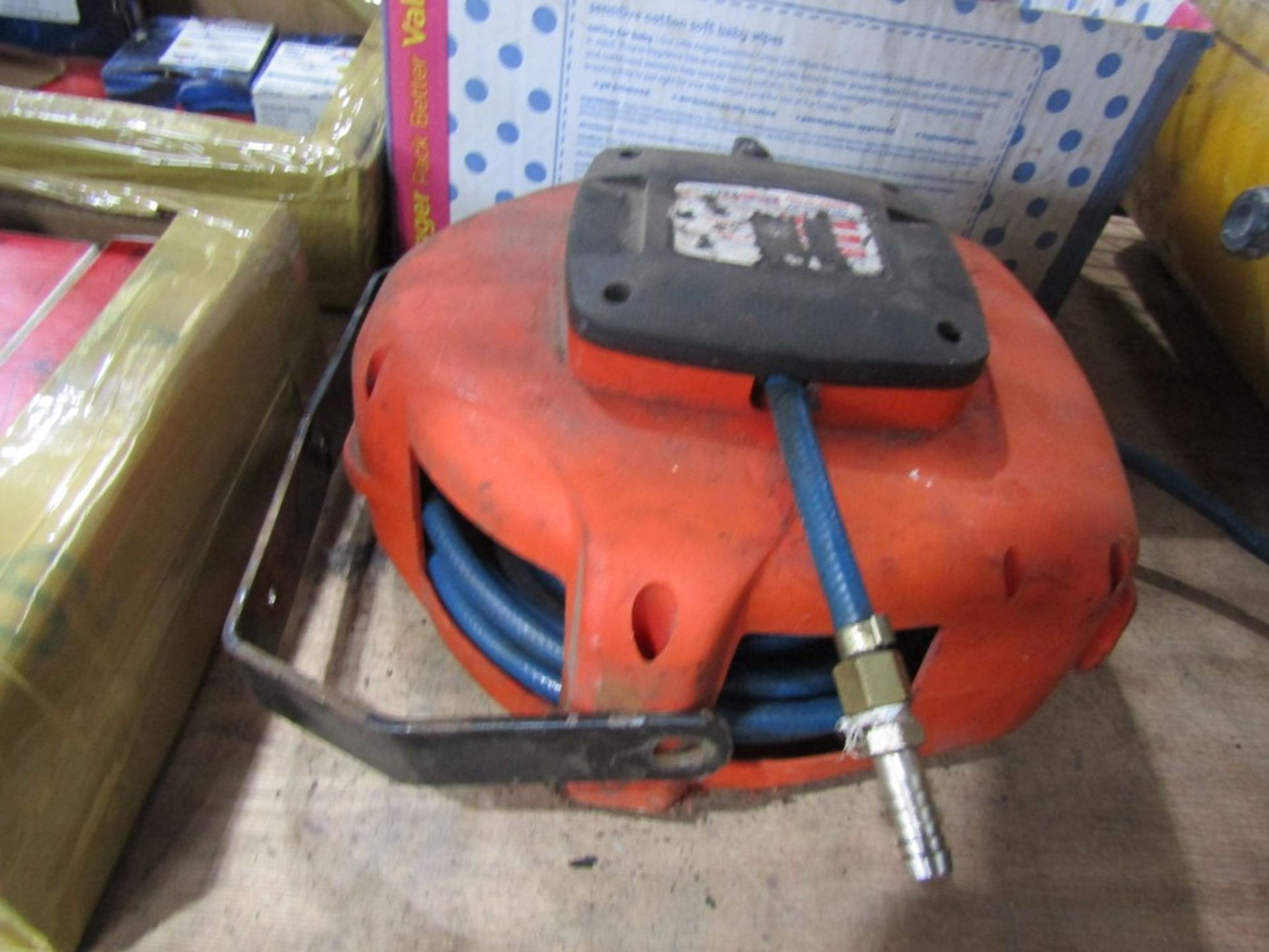 RETRACTABLE AIR HOSE REEL [NO VAT]