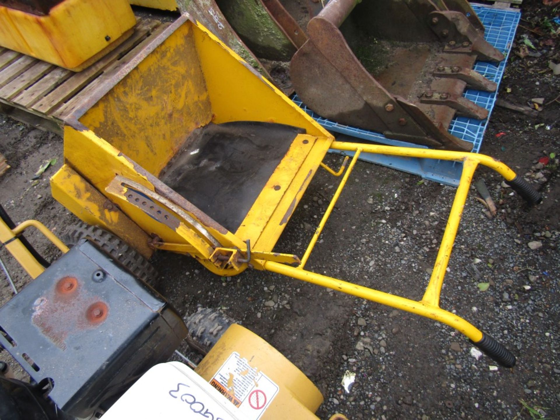 PEDESTRIAN GRITTER / SALT SPREADER [+ VAT]