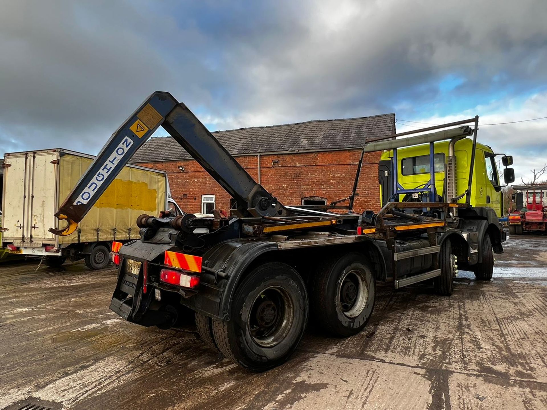 12 reg RENAULT MIDLAM HOOK LOADER C/W EASY SHEET (LOCATION PRESTON) 1ST REG 07/12, 482165KM, V5 - Image 5 of 21