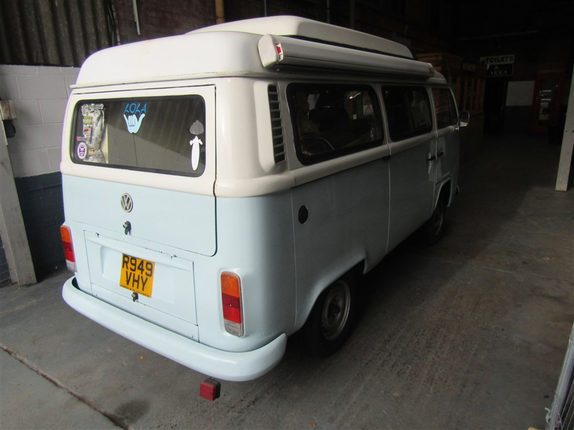 R reg VW T2 CAMPER VAN C/W POP TOP & AWNING, MANUFACTURED 1998, 1ST REG UK 04/98, 30405M, V5 HERE, 5 - Image 4 of 7