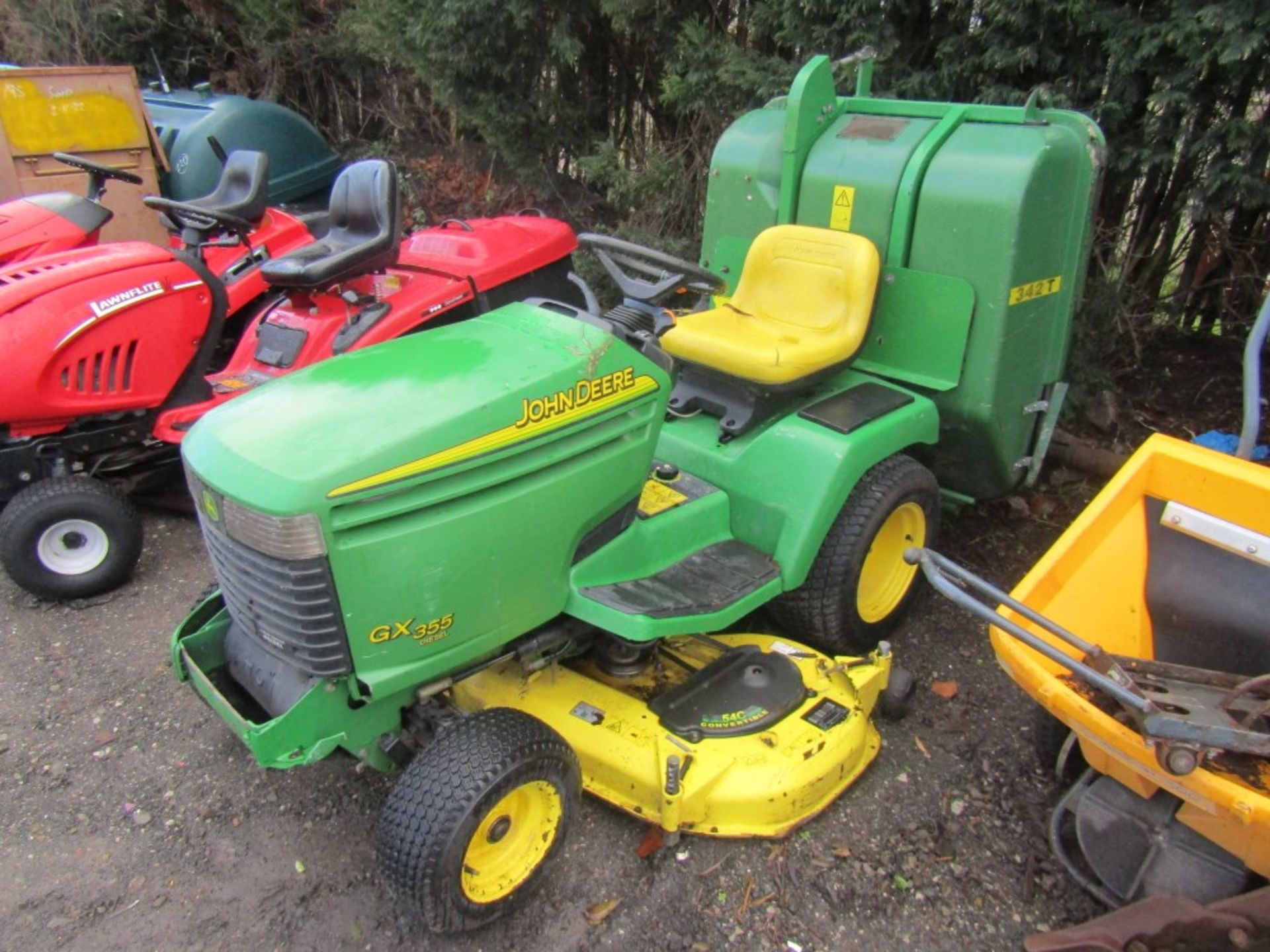 JOHN DEERE GX355 DIESEL 48" CLAM SHELL COLLECTOR, 957 HOURS NOT WARRANTED [+ VAT] - Image 2 of 5