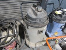 110V 32AMP LARGE INDUSTRIAL VAC (DIRECT HIRE COMPANY) [+ VAT]