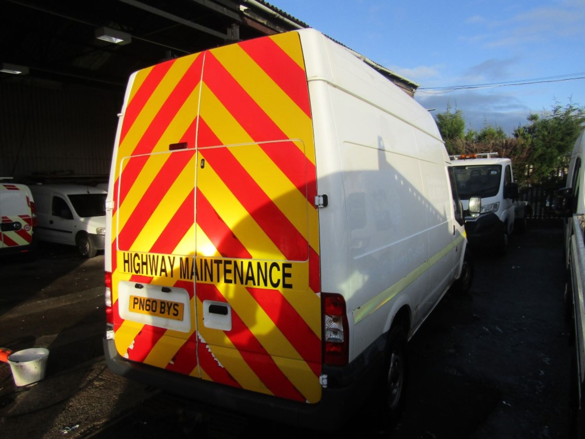 60 reg FORD TRANSIT 140 T350 LWB C/W PETROL COMPRESSOR IN REAR (NON RUNNER) (DIRECT COUNCIL) 1ST REG - Image 4 of 6