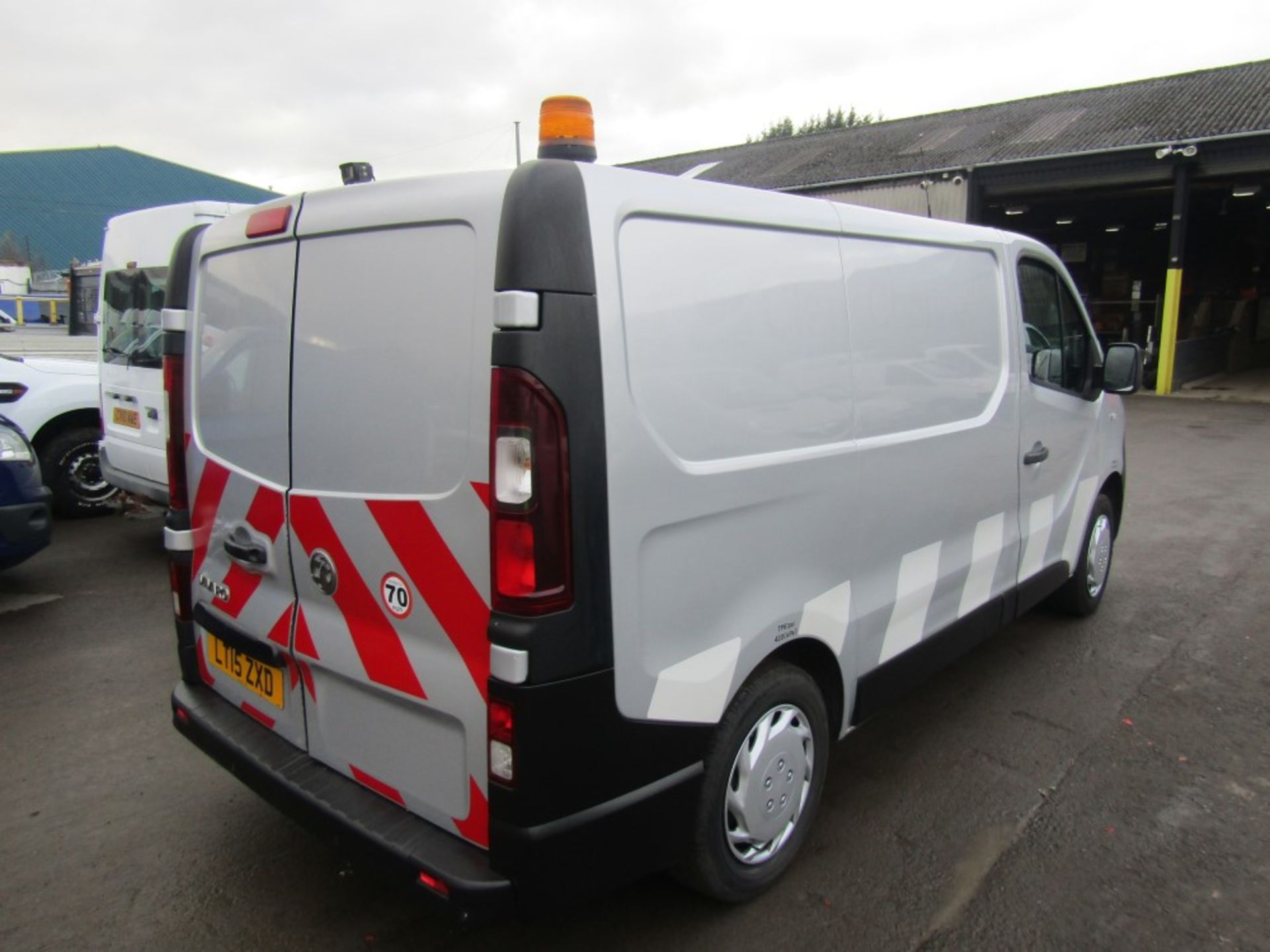 15 reg VAUXHALL VIVARO 2900 CDTI ECOFLEX, 1 COMPANY OWNER, PART SERV HISTORY, AIR CON, 1ST REG 03/ - Image 4 of 7