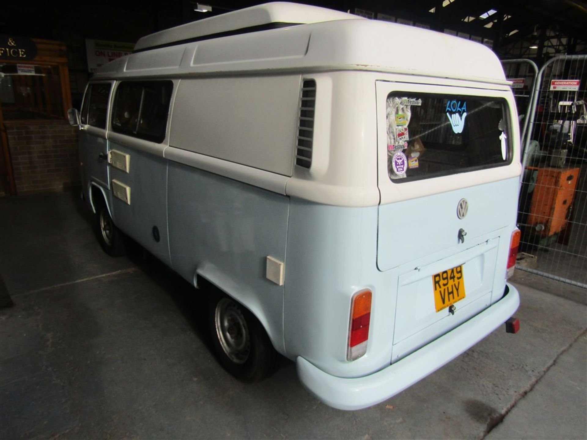 R reg VW T2 CAMPER VAN C/W POP TOP & AWNING, MANUFACTURED 1998, 1ST REG UK 04/98, 30405M, V5 HERE, 5 - Image 3 of 7