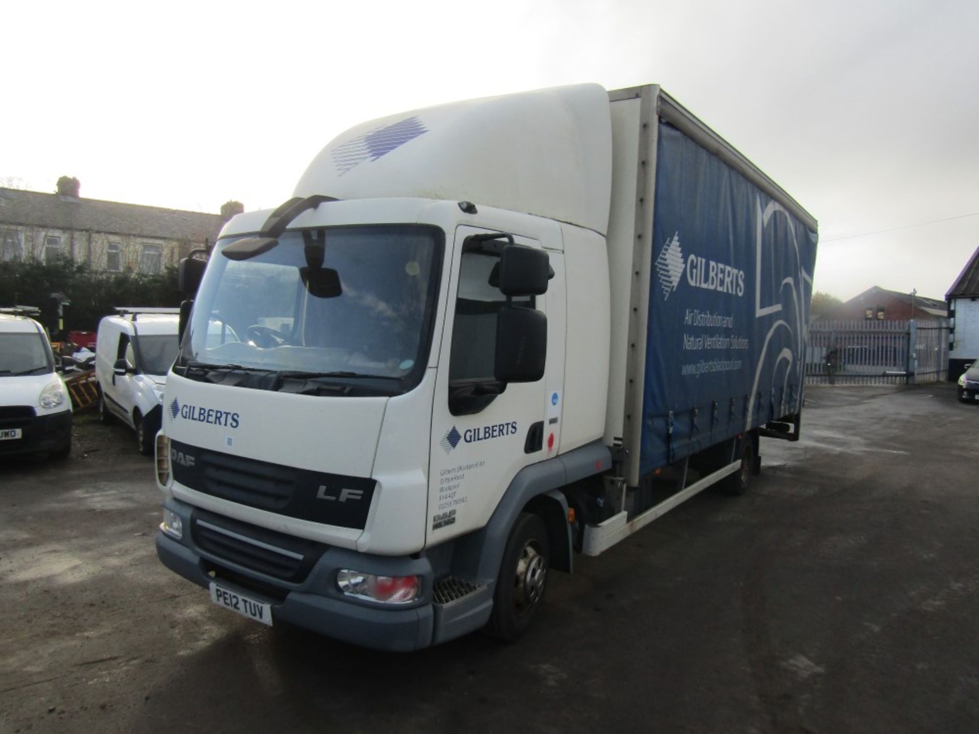 12 reg LEYLAND DAF FA LF45.160 SLEEPER CAB C/W TAIL LIFT, 1ST REG 04/12, TEST 02/23, 695298KM, V5 - Image 2 of 7