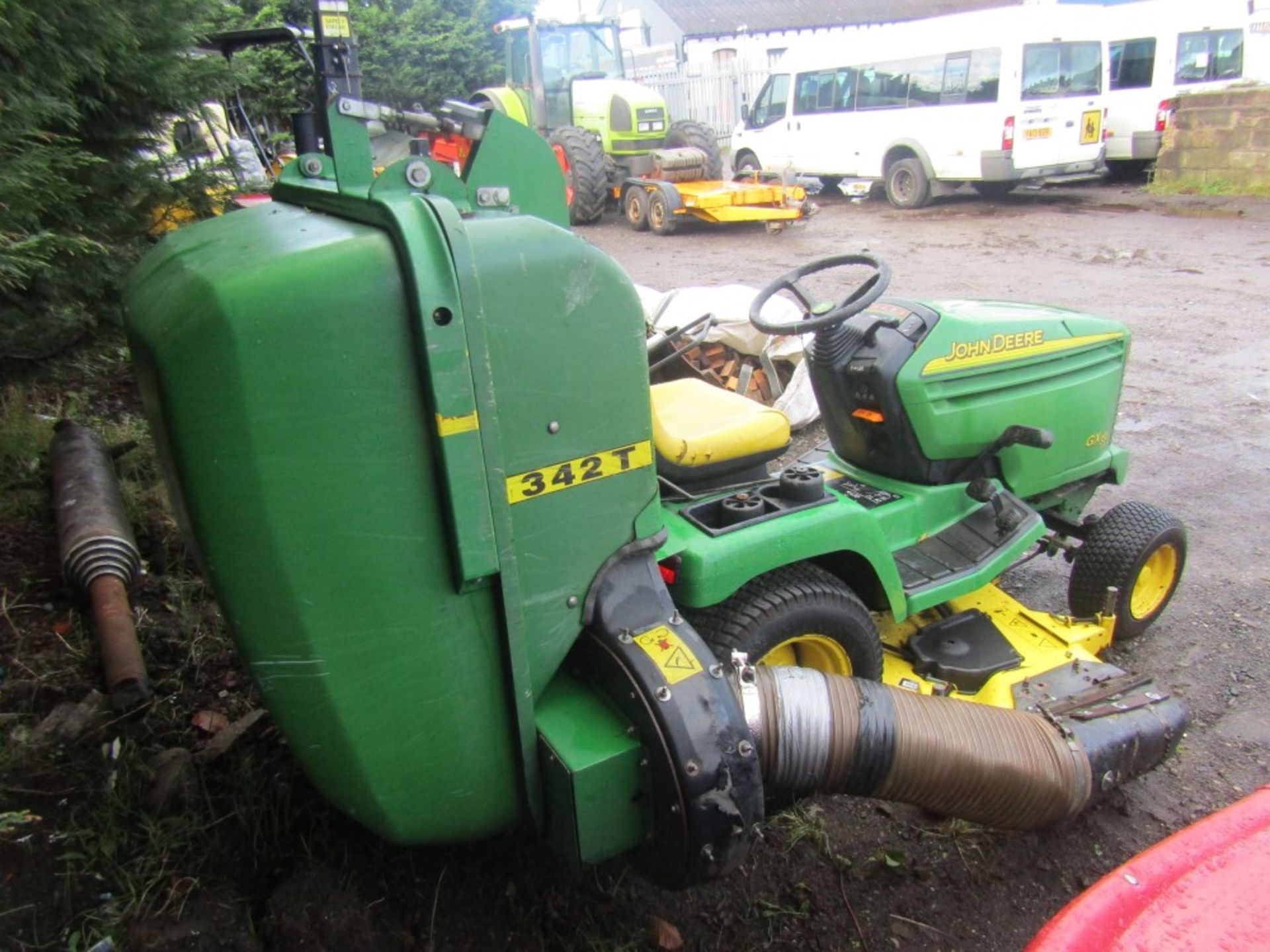 JOHN DEERE GX355 DIESEL 48" CLAM SHELL COLLECTOR, 957 HOURS NOT WARRANTED [+ VAT] - Image 4 of 5