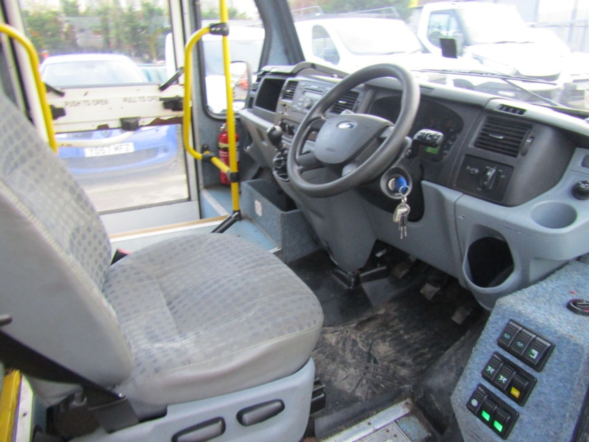 09 reg FORD TRANSIT 140 T460 RWD MINIBUS C/W TAIL LIFT (DIRECT COUNCIL) 1ST REG 03/09, TEST 03/23, - Image 6 of 7