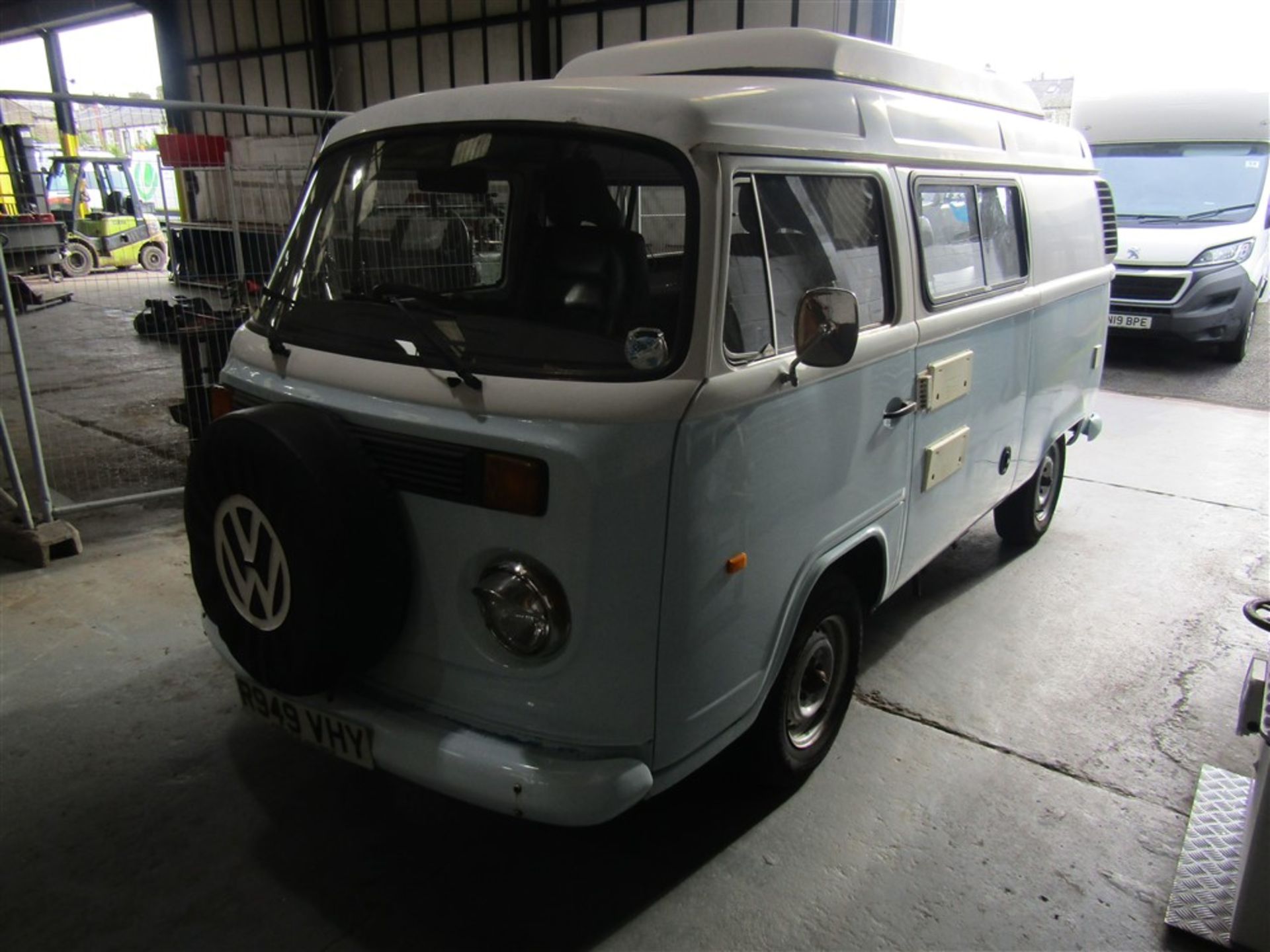 R reg VW T2 CAMPER VAN C/W POP TOP & AWNING, MANUFACTURED 1998, 1ST REG UK 04/98, 30405M, V5 HERE, 5 - Image 2 of 7