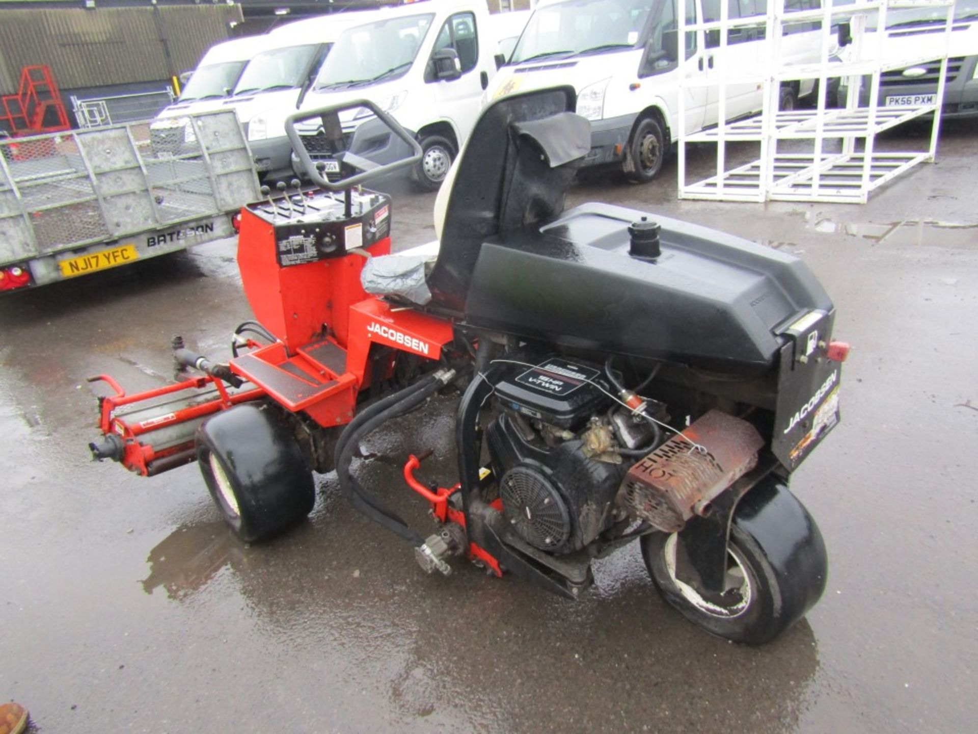 JACOBSEN GREENS KING IV V-TWIN OHV RIDE ON MOWER, 1403 HOURS [+ VAT] - Image 3 of 5