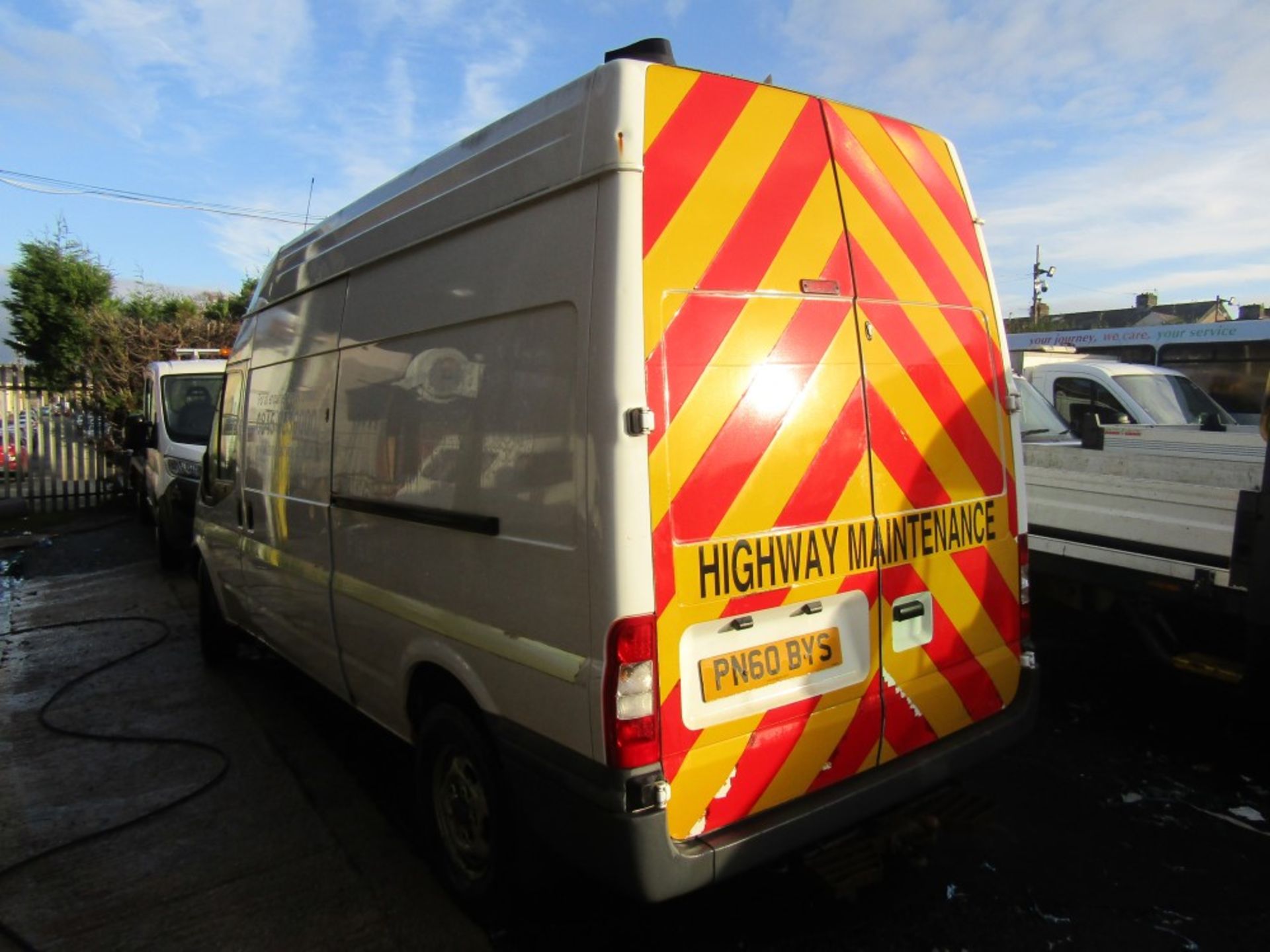 60 reg FORD TRANSIT 140 T350 LWB C/W PETROL COMPRESSOR IN REAR (NON RUNNER) (DIRECT COUNCIL) 1ST REG - Image 3 of 6