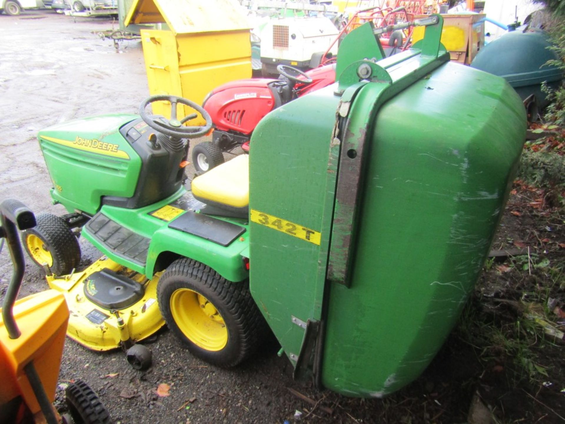 JOHN DEERE GX355 DIESEL 48" CLAM SHELL COLLECTOR, 957 HOURS NOT WARRANTED [+ VAT] - Image 3 of 5