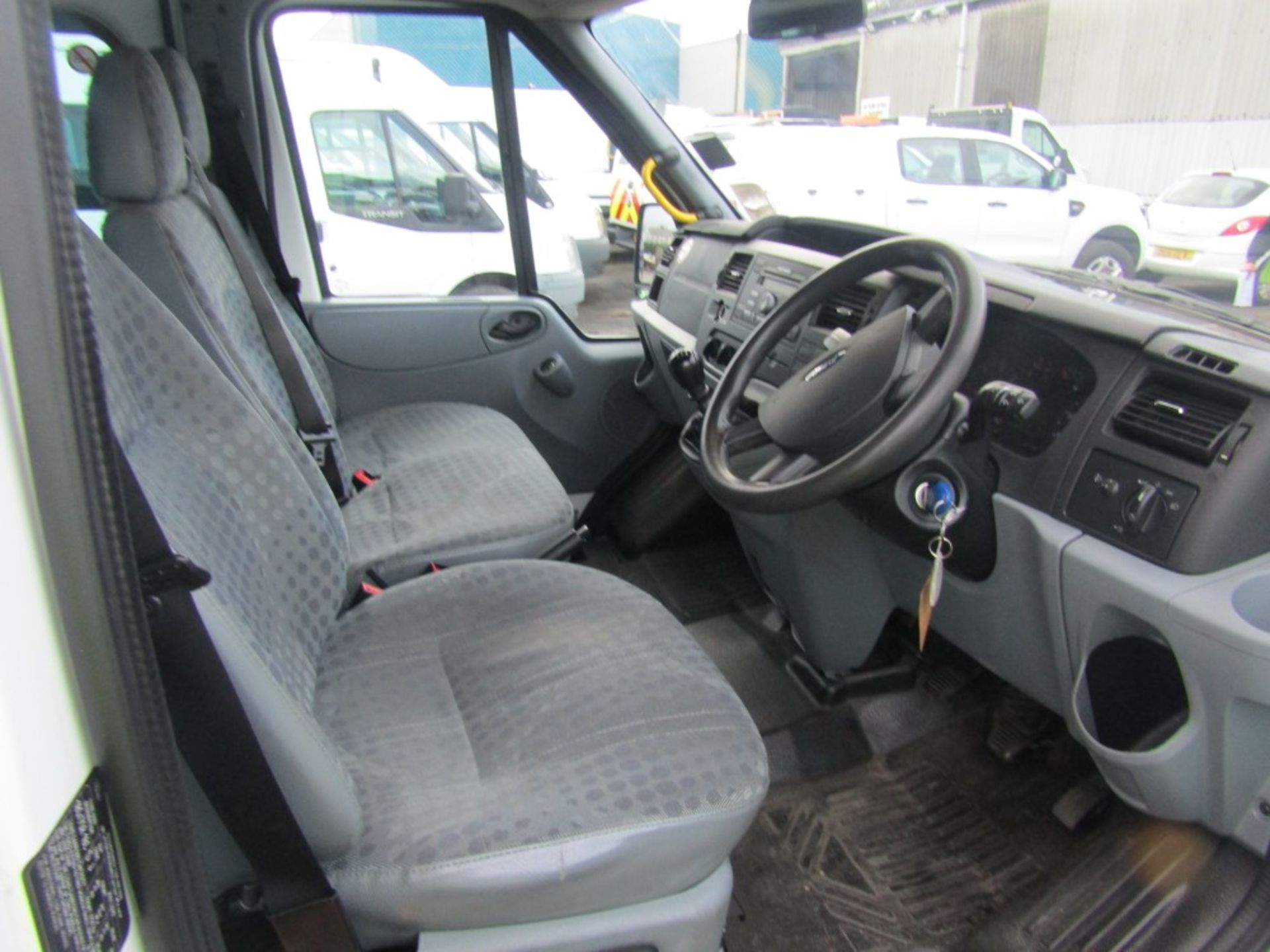 14 reg FORD TRANSIT 135 T430 RWD MINIBUS (DIRECT COUNCIL) 1ST REG 03/14, TEST 02/23, 122602M, V5 - Bild 6 aus 7