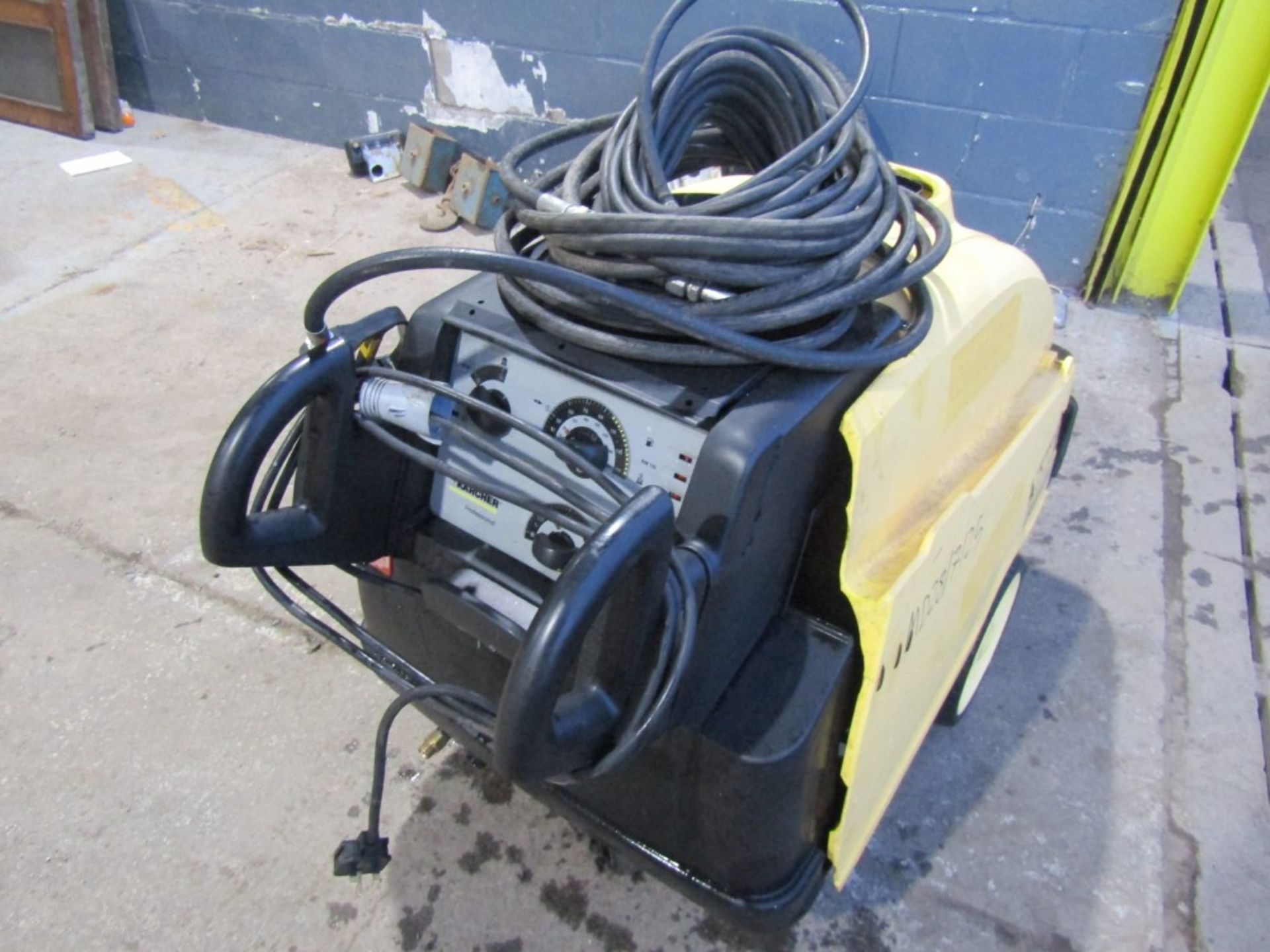 KARCHER HDS 745M ECO DIESEL 240V HOT & COLD C/W LANCE & HOSE [NO VAT]