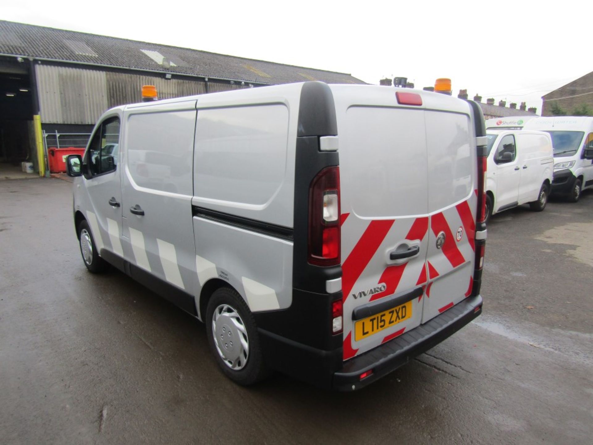 15 reg VAUXHALL VIVARO 2900 CDTI ECOFLEX, 1 COMPANY OWNER, PART SERV HISTORY, AIR CON, 1ST REG 03/ - Image 3 of 7