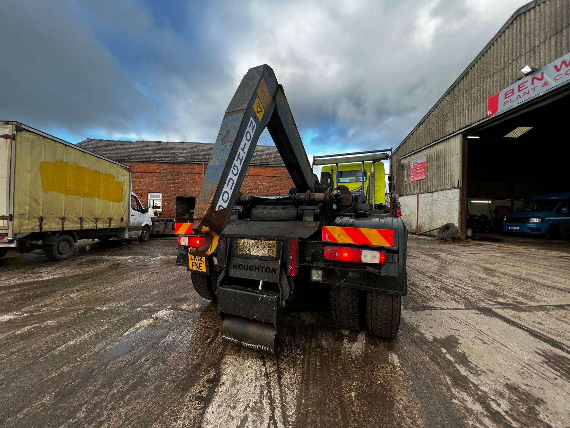 12 reg RENAULT MIDLAM HOOK LOADER C/W EASY SHEET (LOCATION PRESTON) 1ST REG 07/12, 482165KM, V5 - Image 4 of 21