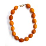 An amber necklace, 9ct gold clasp, comprising of 16 beads, knotted, 40cmL, approx. 43g